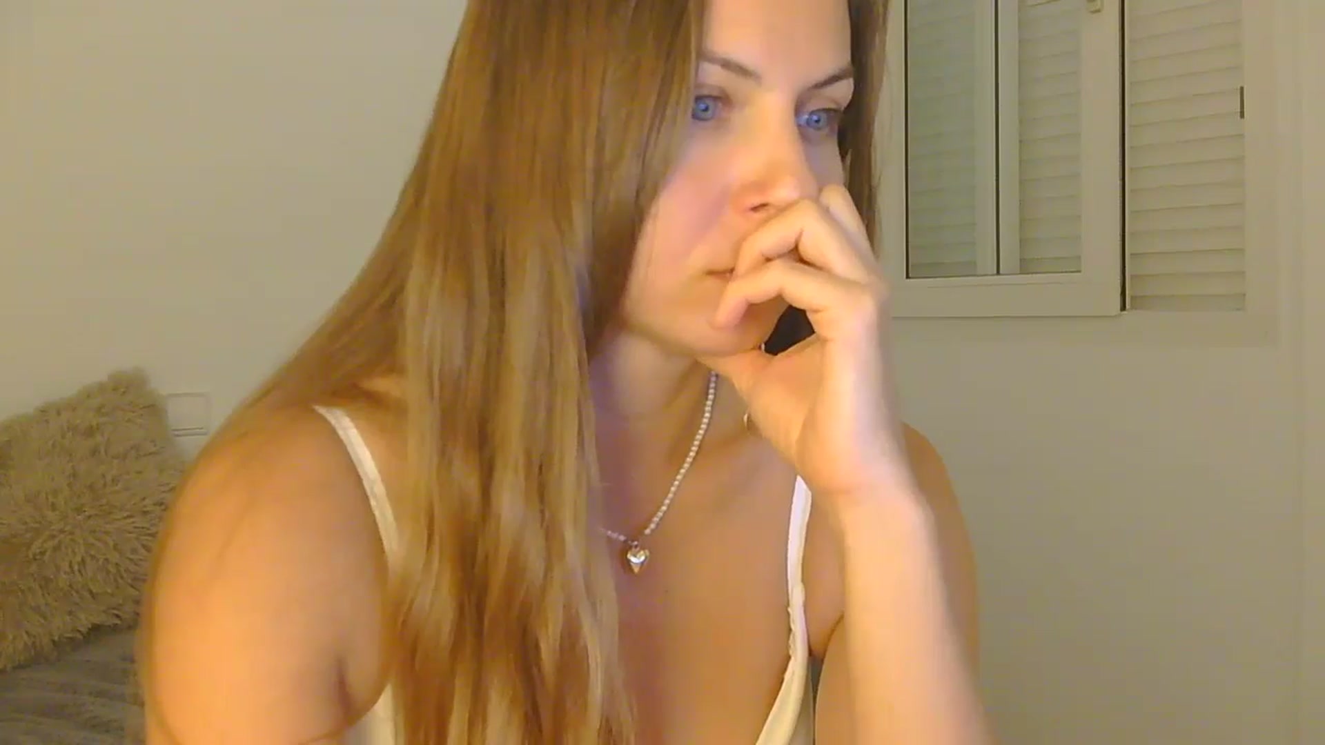 Gallery image thumbnail from AnotherLove4U's myfreecams stream on, 11/19/2024, 11:59 image 19 of 20