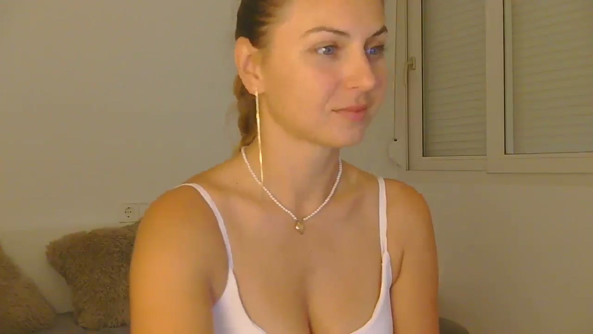 Gallery image thumbnail from AnotherLove4U's myfreecams stream on, 11/25/2024, 11:52 image 8 of 20