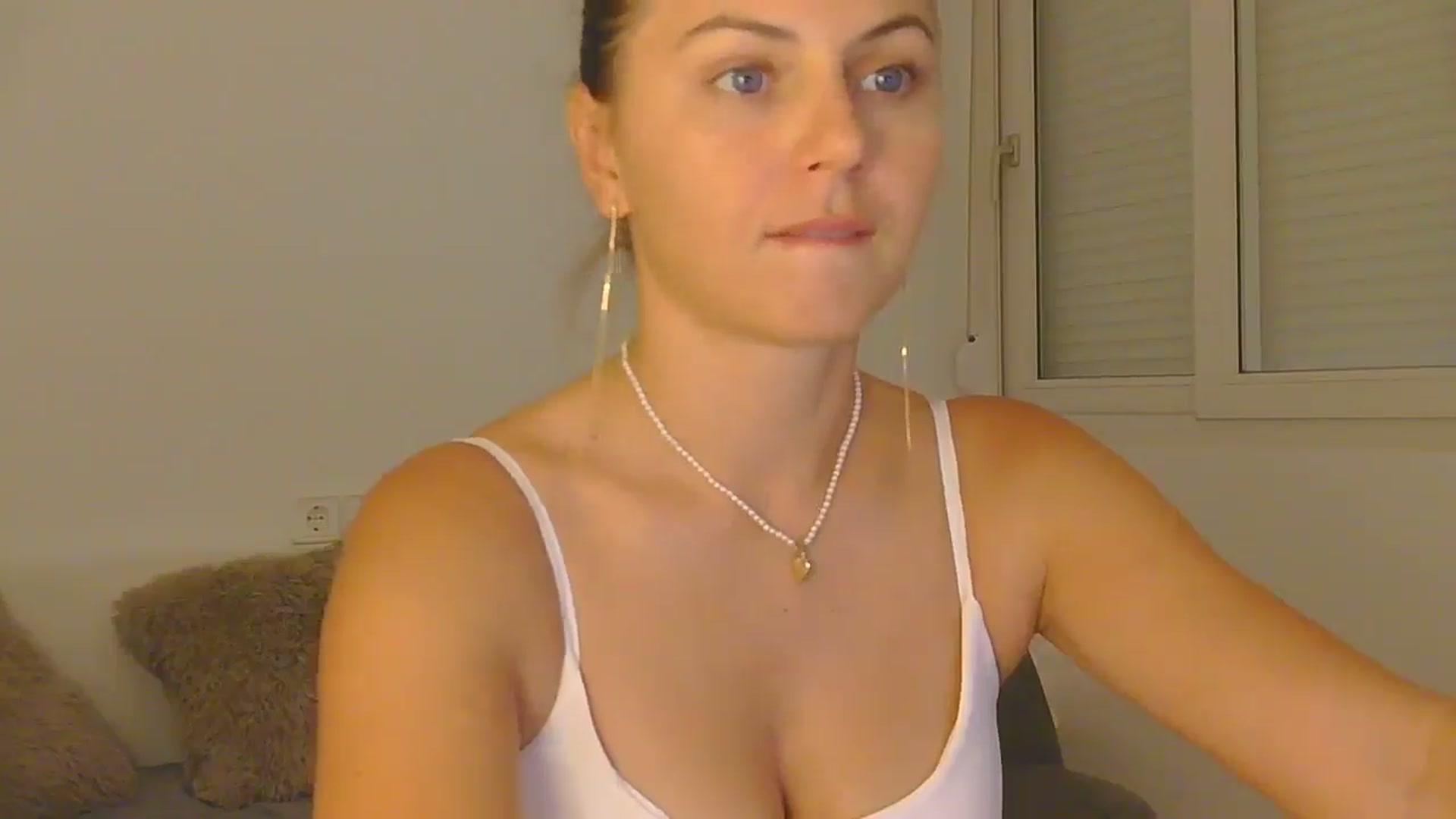 Gallery image thumbnail from AnotherLove4U's myfreecams stream on, 11/25/2024, 11:52 image 9 of 20