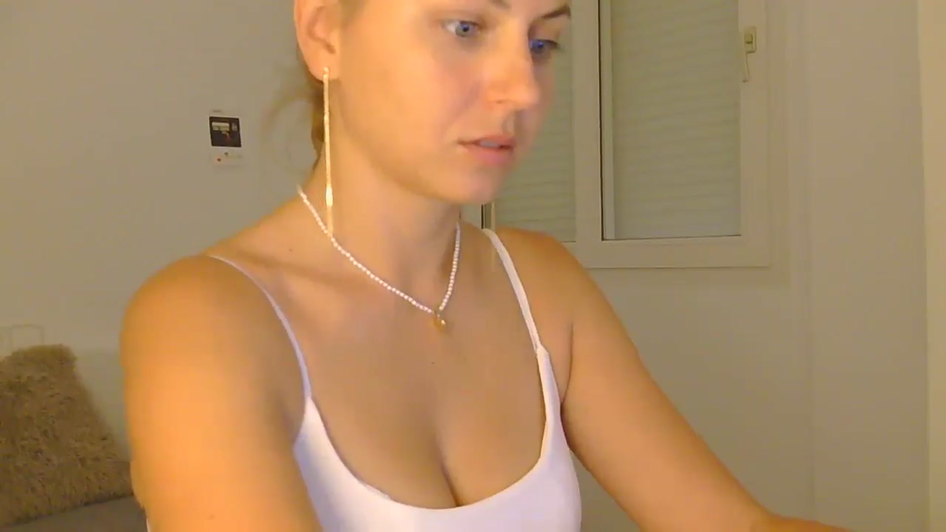 Gallery image thumbnail from AnotherLove4U's myfreecams stream on, 11/25/2024, 11:52 image 10 of 20