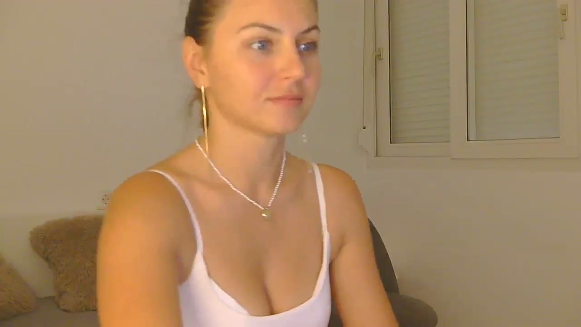 Gallery image thumbnail from AnotherLove4U's myfreecams stream on, 11/25/2024, 11:52 image 16 of 20