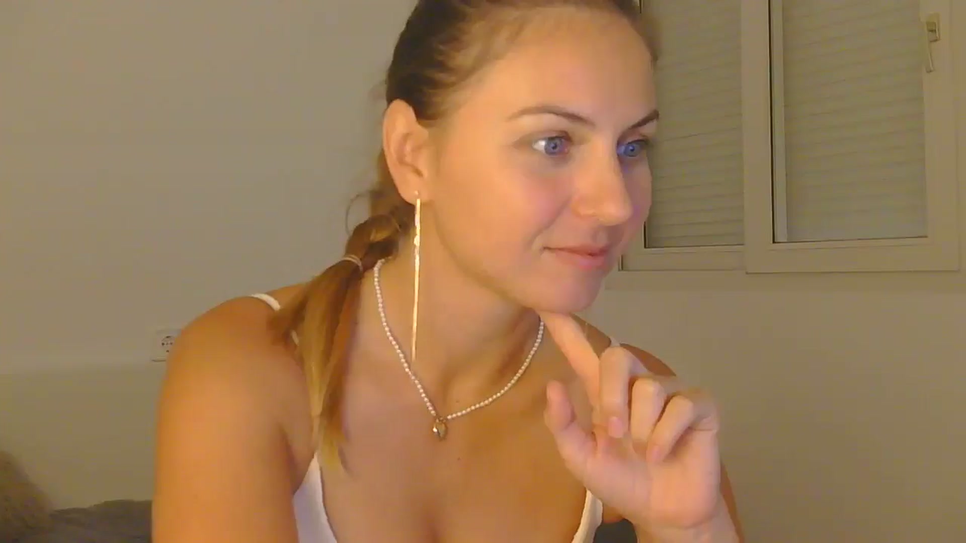 Gallery image thumbnail from AnotherLove4U's myfreecams stream on, 11/25/2024, 12:48 image 3 of 20