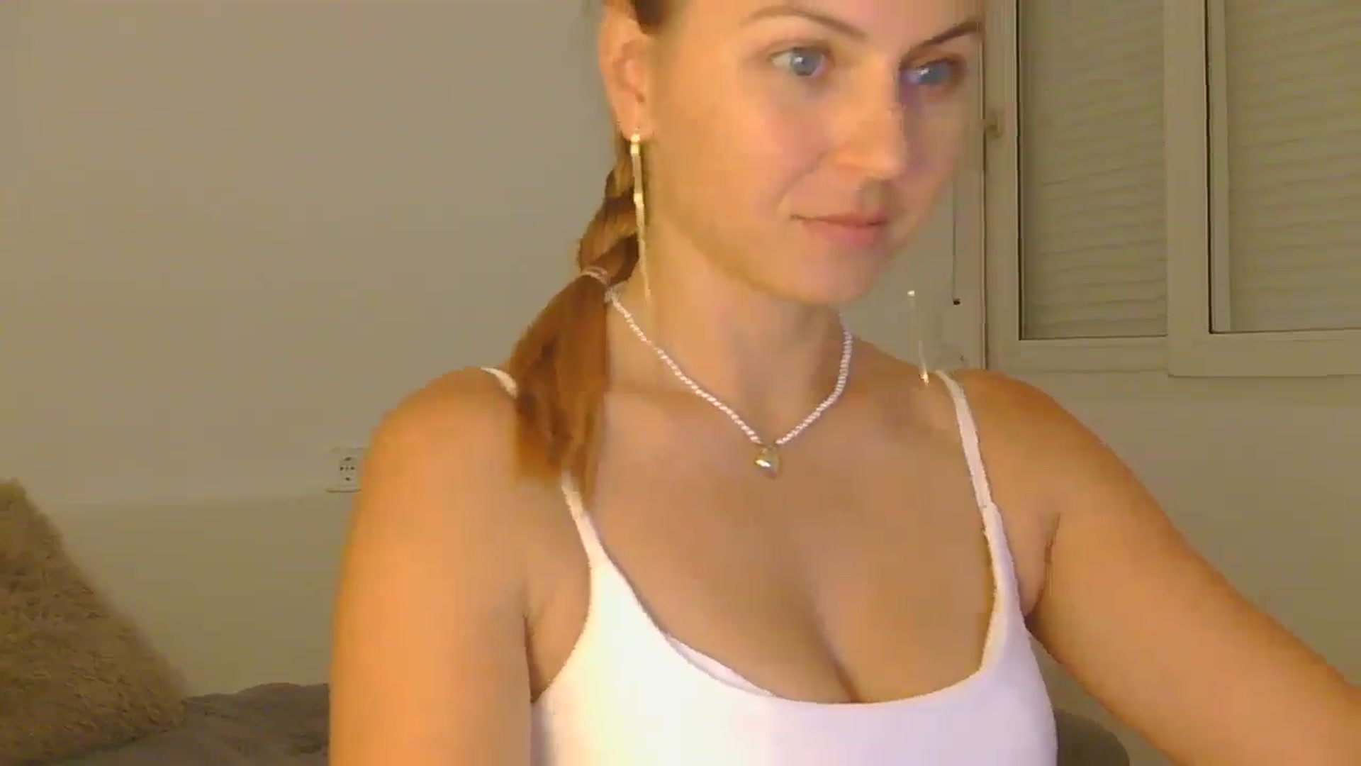 Gallery image thumbnail from AnotherLove4U's myfreecams stream on, 11/25/2024, 12:48 image 18 of 20