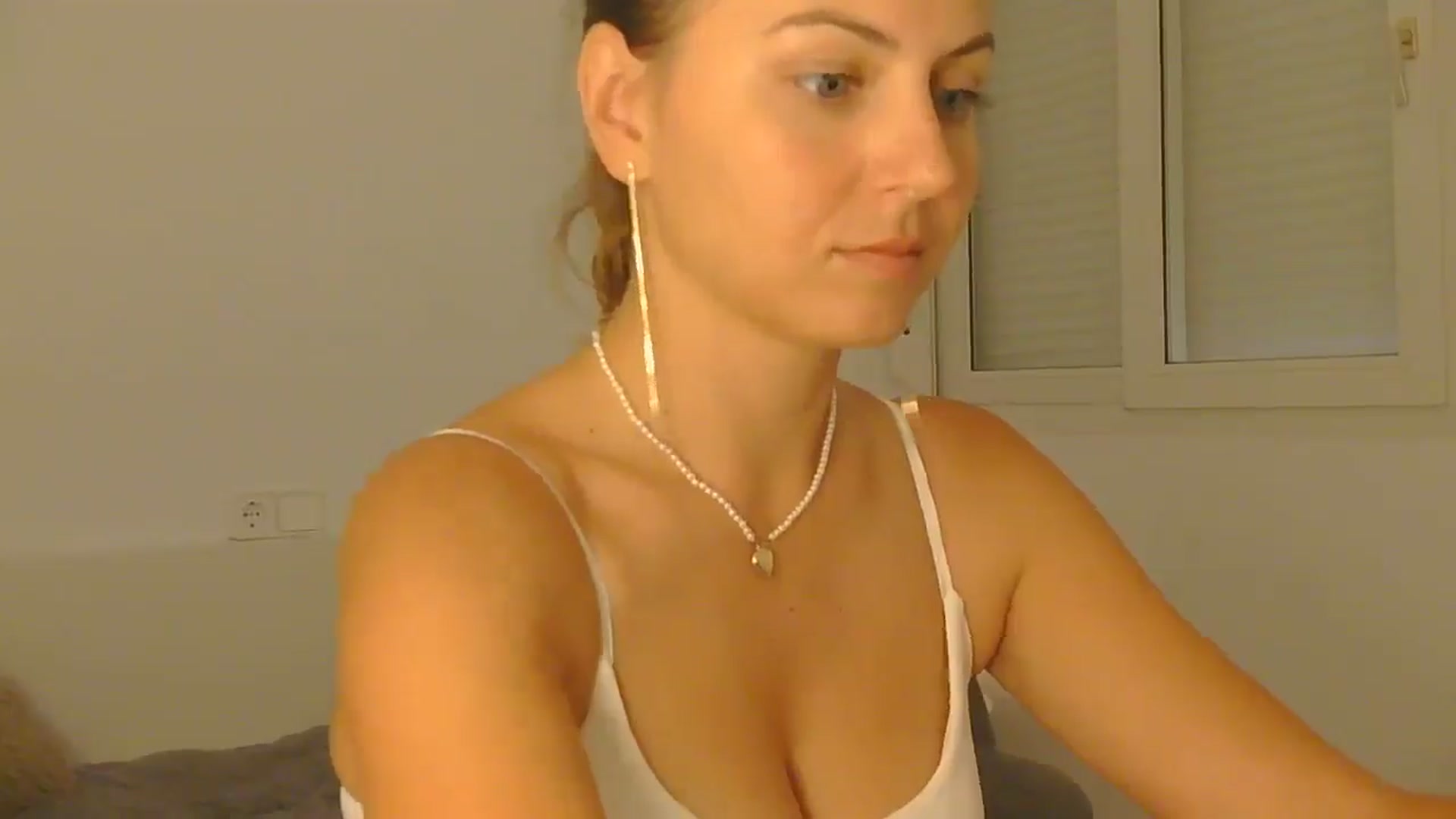 Gallery image thumbnail from AnotherLove4U's myfreecams stream on, 11/25/2024, 12:48 image 6 of 20