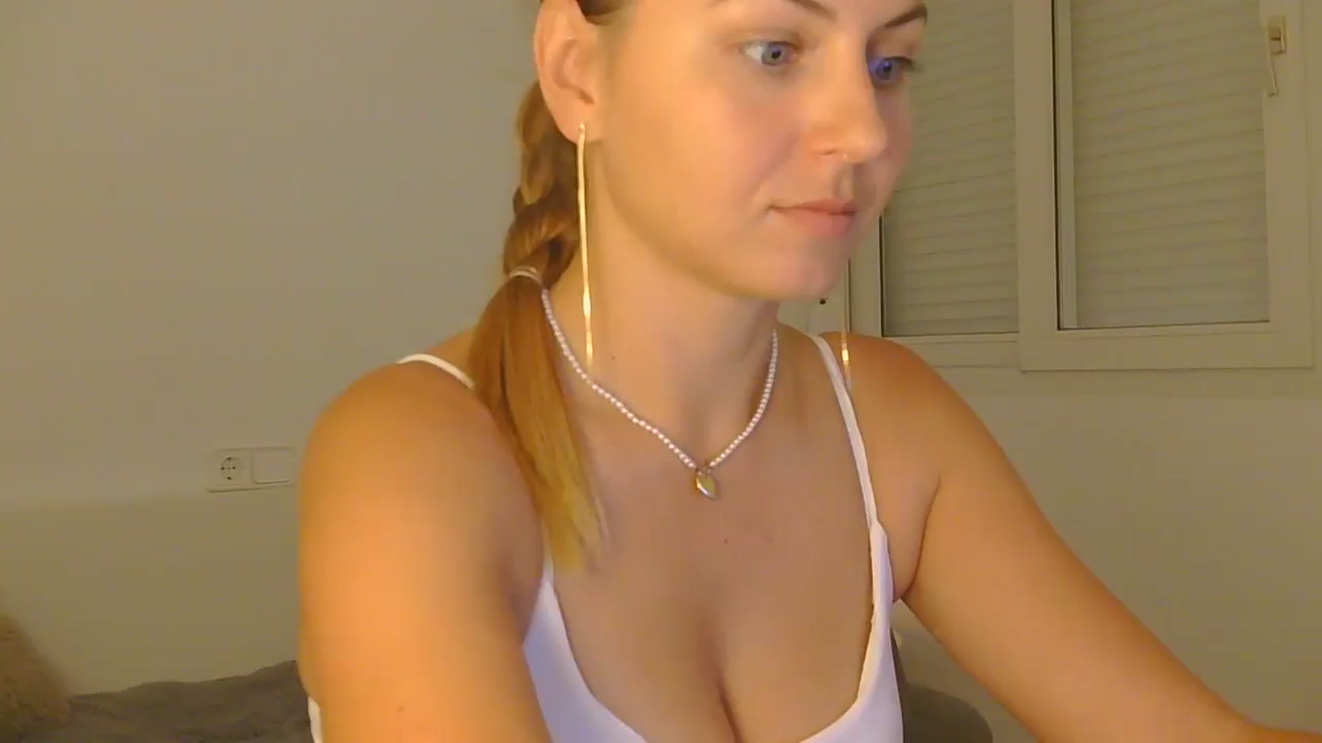 Gallery image thumbnail from AnotherLove4U's myfreecams stream on, 11/25/2024, 12:48 image 1 of 20