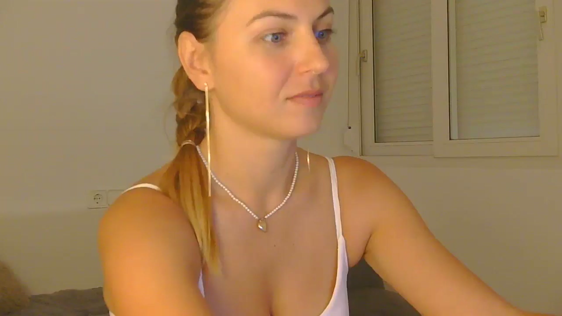 Gallery image thumbnail from AnotherLove4U's myfreecams stream on, 11/25/2024, 12:48 image 4 of 20