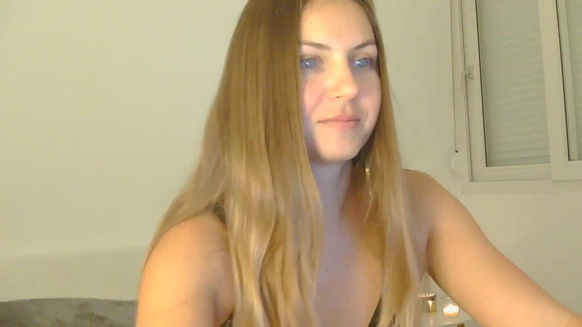 Gallery image thumbnail from AnotherLove4U's myfreecams stream on, 11/27/2024, 09:31 image 17 of 20