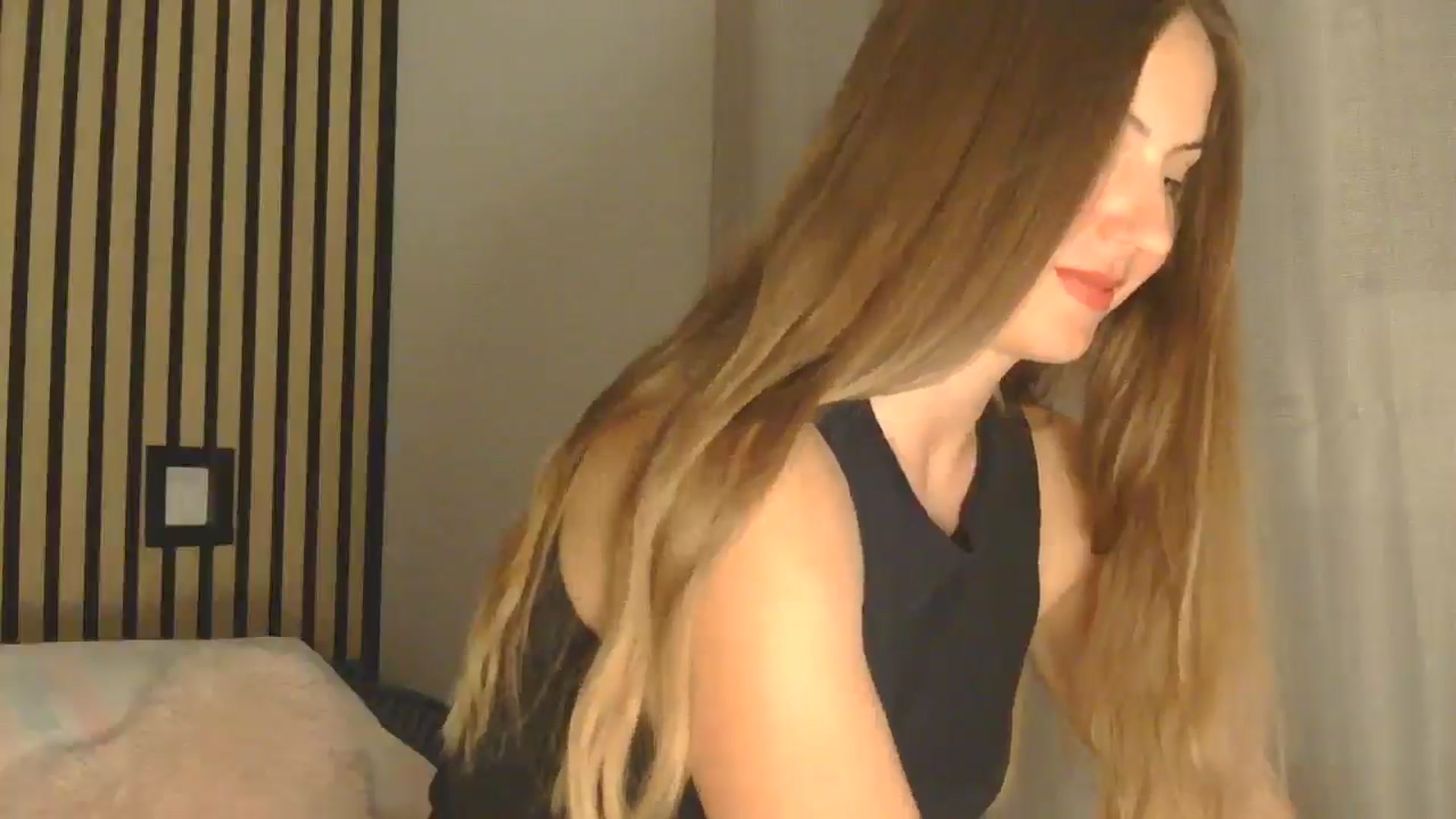 Gallery image thumbnail from AnotherLove4U's myfreecams stream on, 04/20/2025, 24:01 image 14 of 20