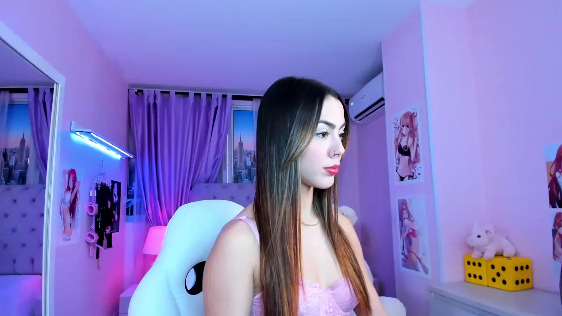 Gallery image thumbnail from Antonella_28_'s myfreecams stream on, 12/05/2022, 22:25 image 18 of 20