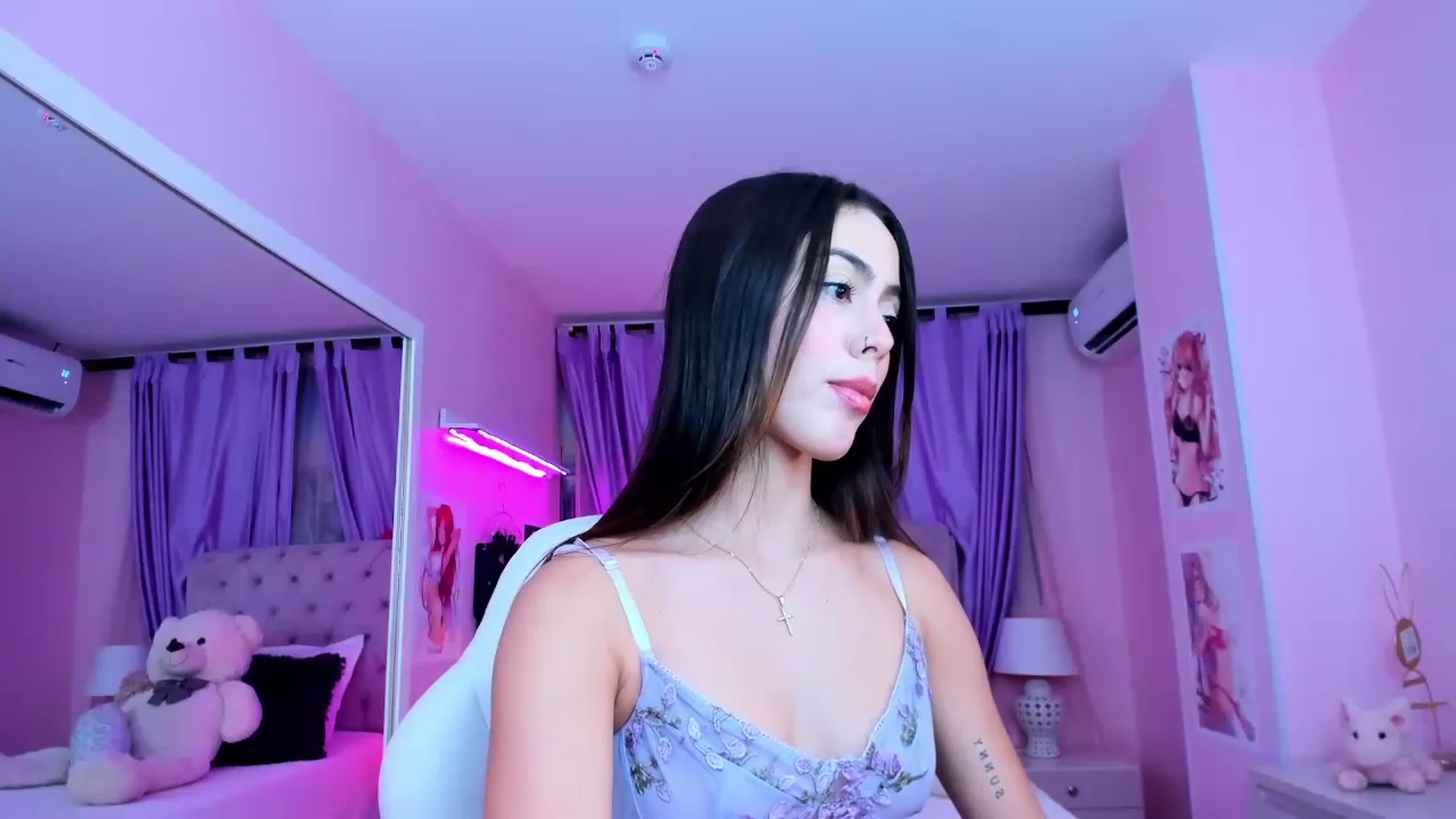 Gallery image thumbnail from Antonella_28_'s myfreecams stream on, 07/05/2023, 23:44 image 9 of 20