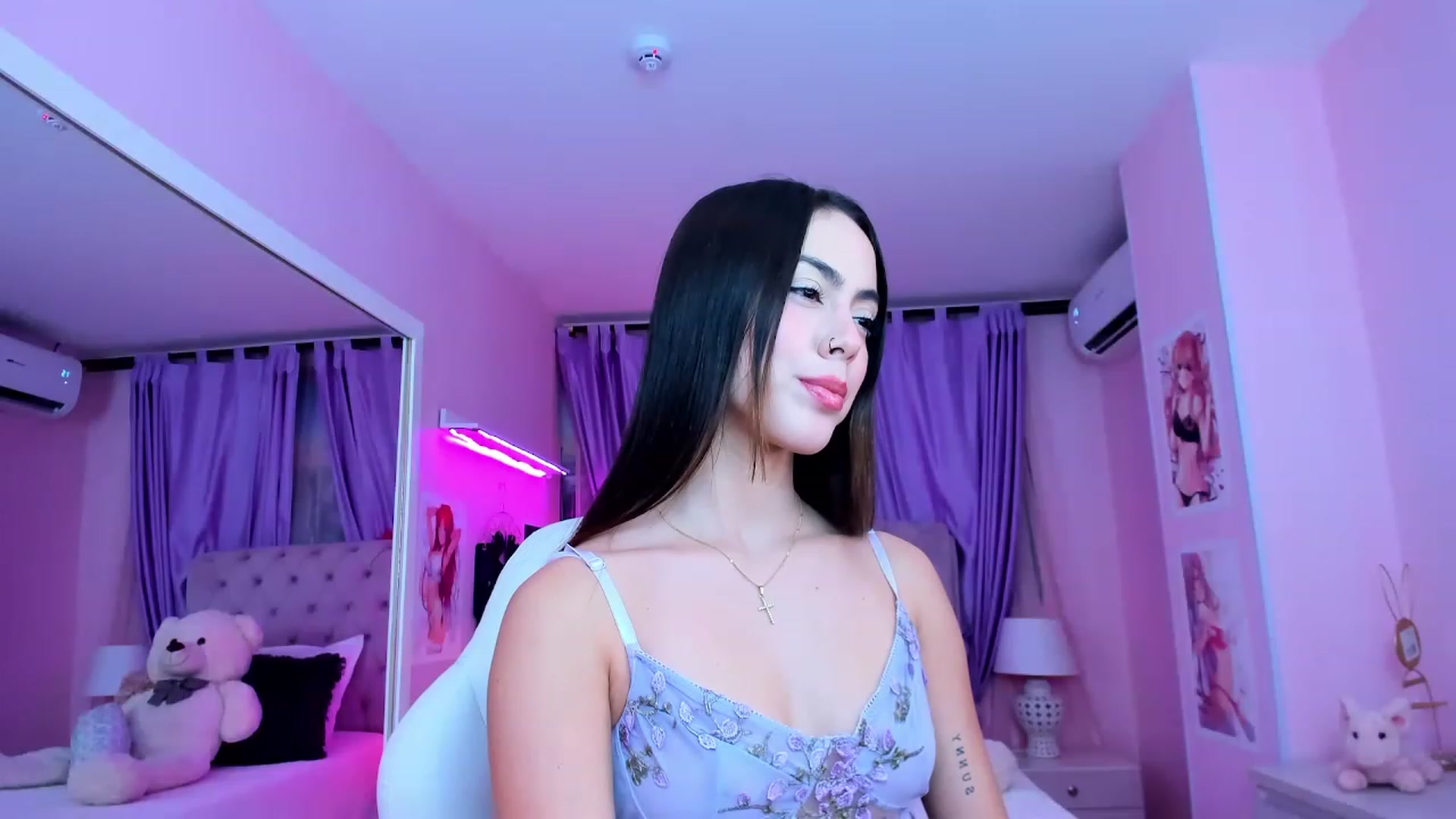 Gallery image thumbnail from Antonella_28_'s myfreecams stream on, 07/05/2023, 23:44 image 7 of 20
