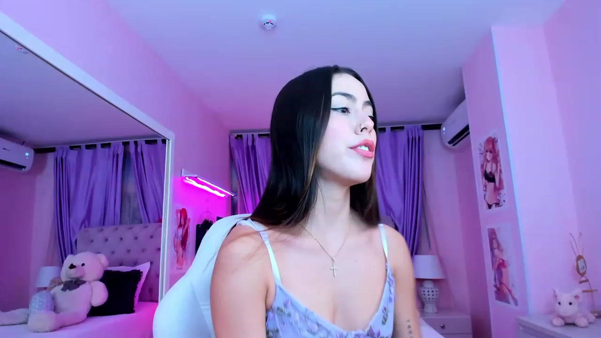 Gallery image thumbnail from Antonella_28_'s myfreecams stream on, 07/05/2023, 23:44 image 8 of 20