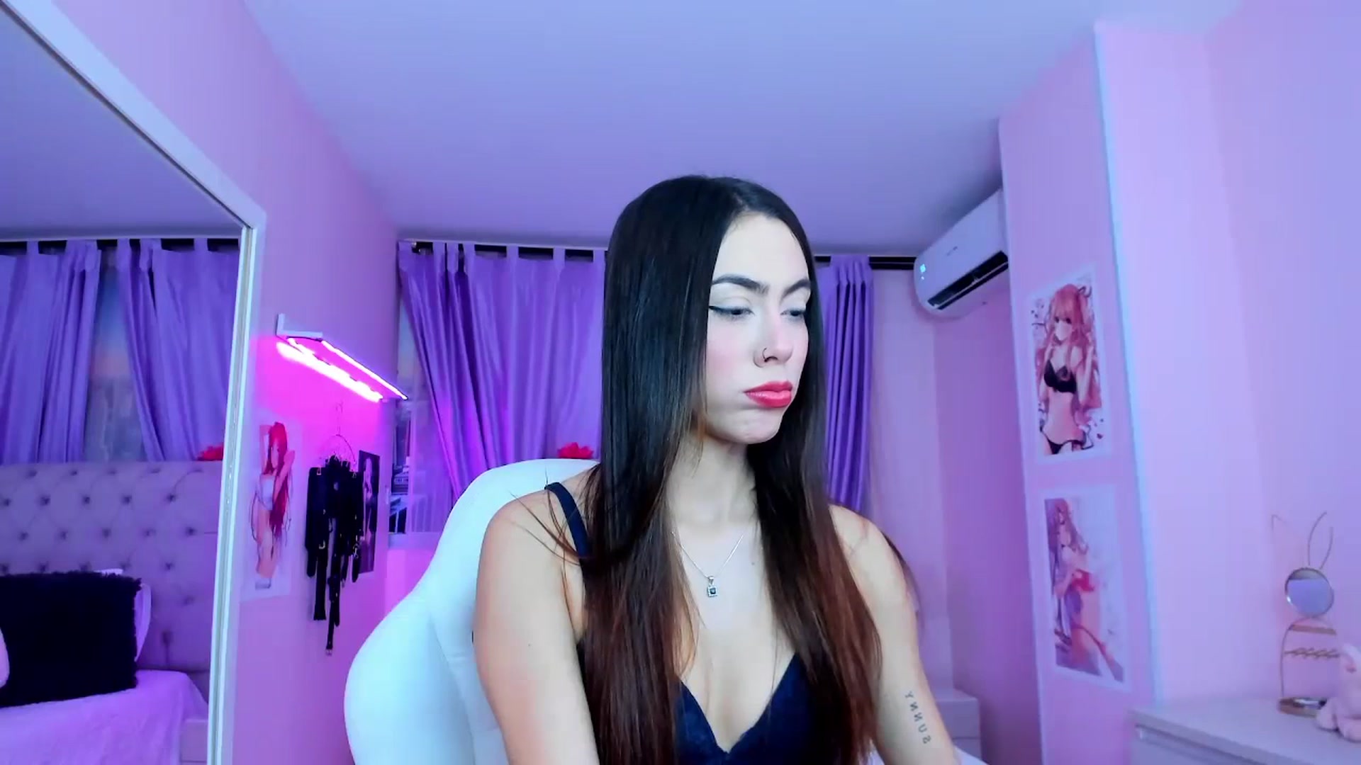 Gallery image thumbnail from Antonella_28_'s myfreecams stream on, 07/17/2023, 22:36 image 5 of 20