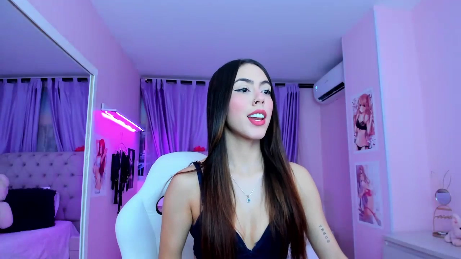 Gallery image thumbnail from Antonella_28_'s myfreecams stream on, 07/17/2023, 22:36 image 12 of 20