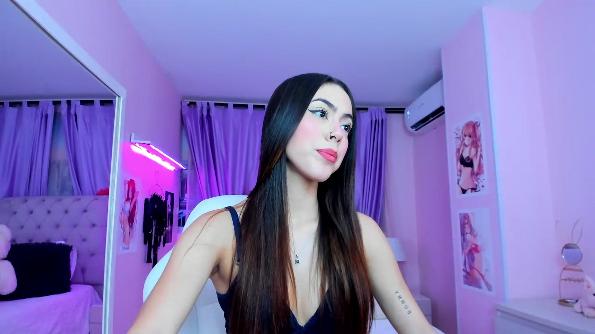 Gallery image thumbnail from Antonella_28_'s myfreecams stream on, 07/17/2023, 22:36 image 13 of 20