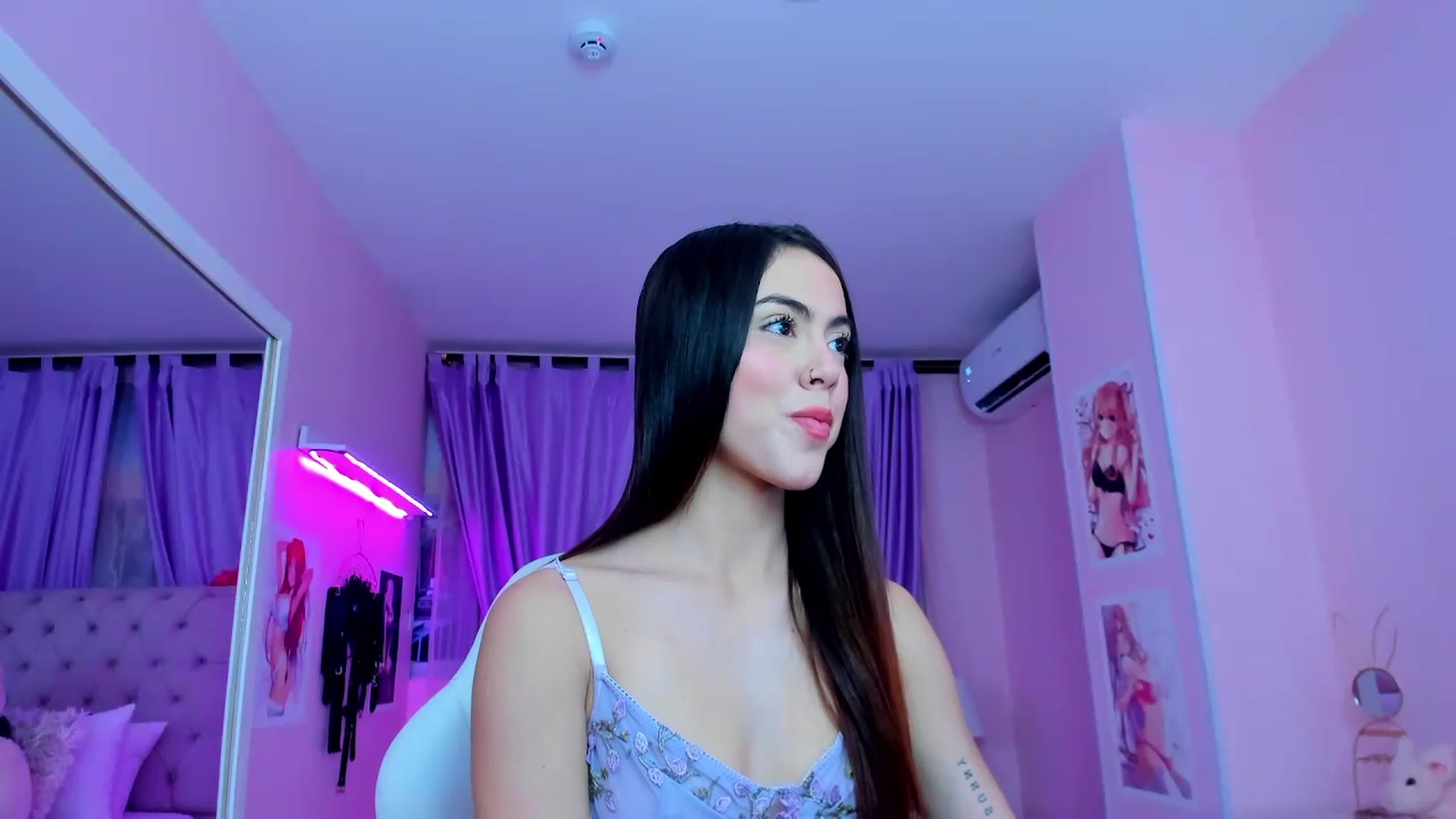 Gallery image thumbnail from Antonella_28_'s myfreecams stream on, 07/18/2023, 23:23 image 8 of 20