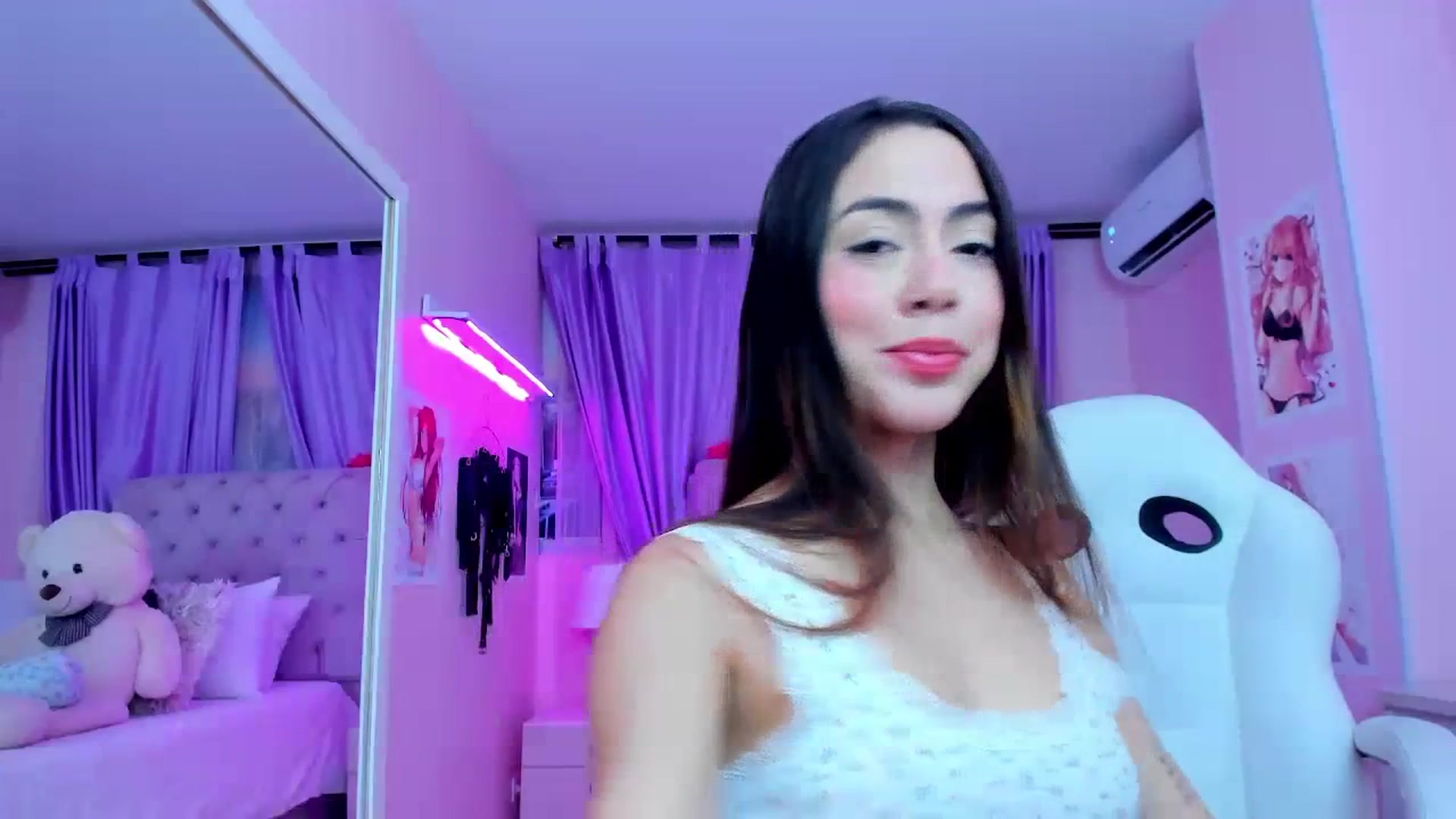 Gallery image thumbnail from Antonella_28_'s myfreecams stream on, 07/18/2023, 23:23 image 2 of 20