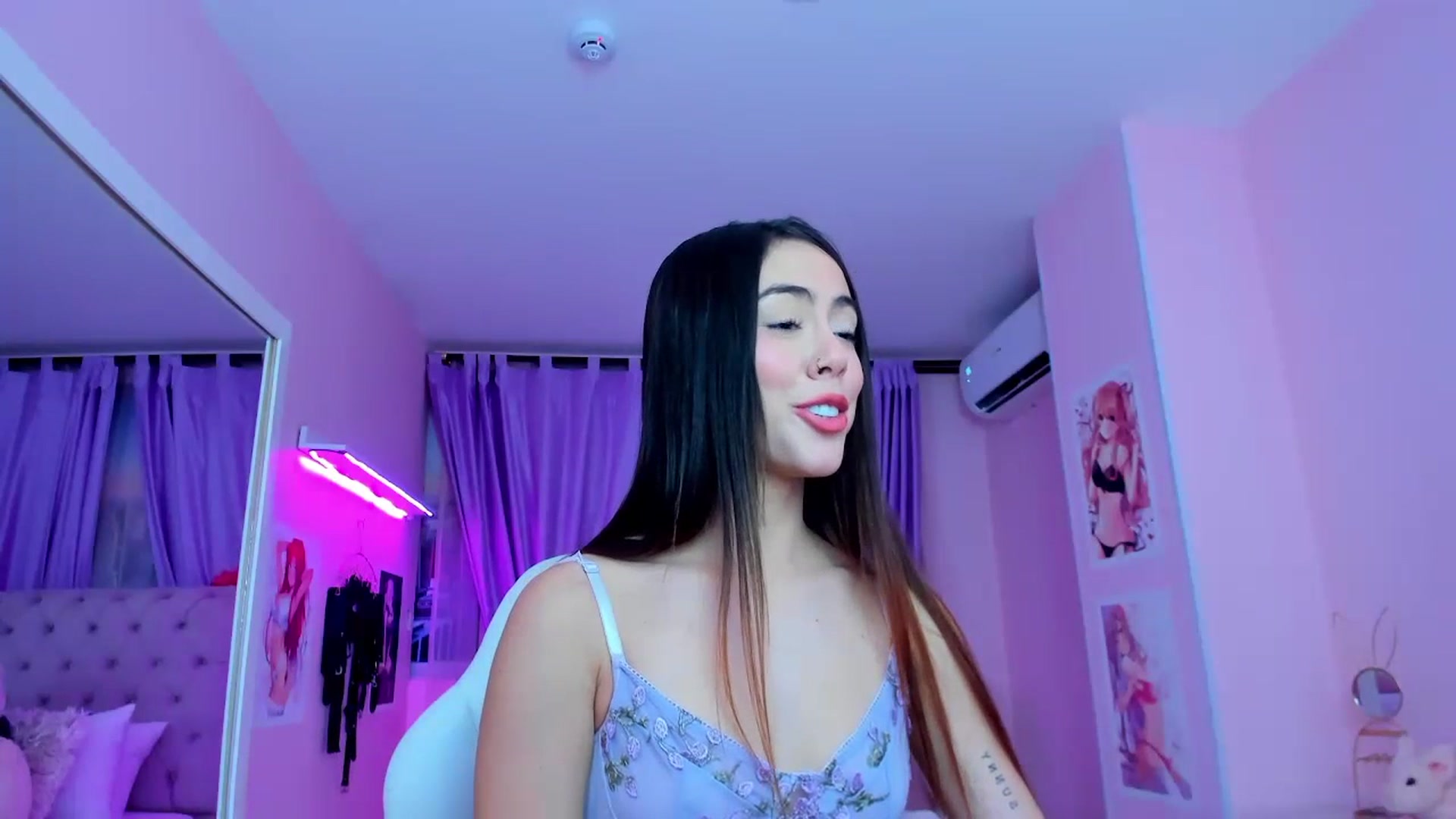Gallery image thumbnail from Antonella_28_'s myfreecams stream on, 07/18/2023, 23:23 image 10 of 20