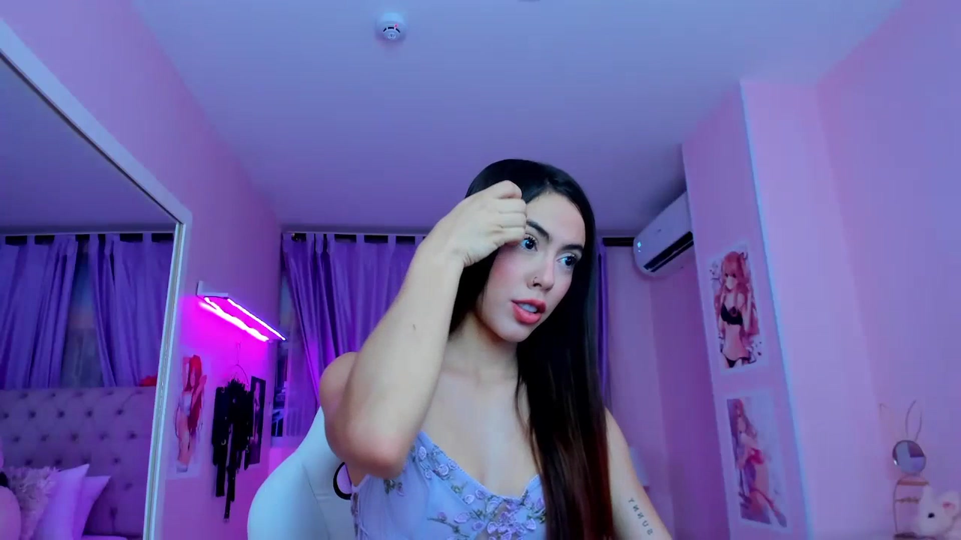 Gallery image thumbnail from Antonella_28_'s myfreecams stream on, 07/18/2023, 23:23 image 9 of 20