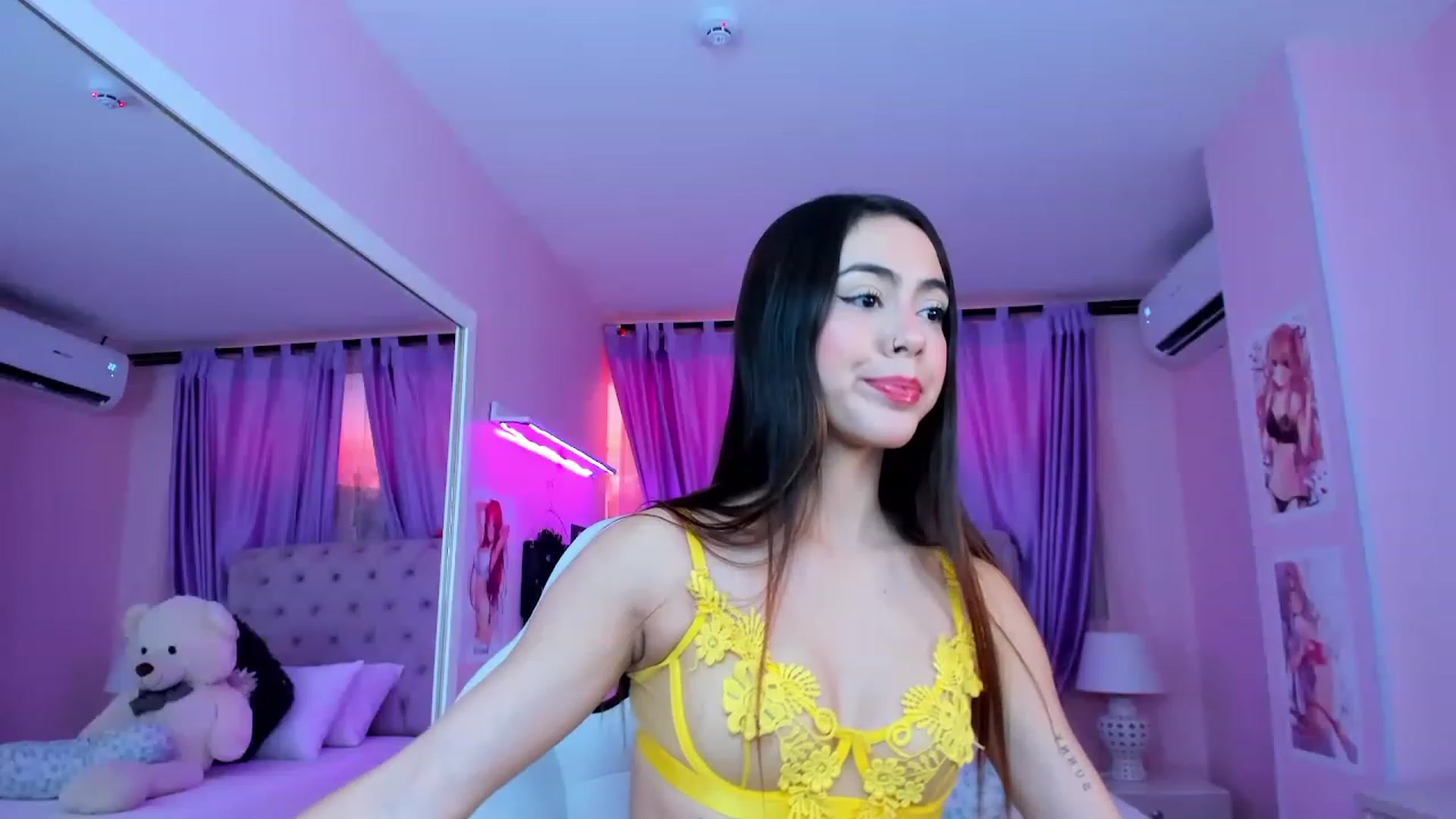Gallery image thumbnail from Antonella_28_'s myfreecams stream on, 07/19/2023, 23:01 image 16 of 20