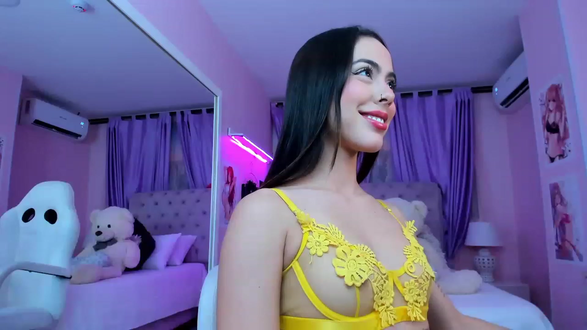 Gallery image thumbnail from Antonella_28_'s myfreecams stream on, 07/19/2023, 23:01 image 19 of 20