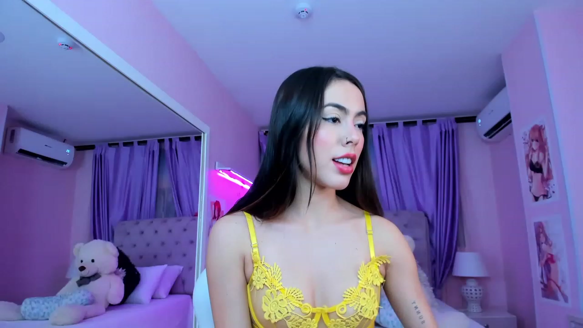 Gallery image thumbnail from Antonella_28_'s myfreecams stream on, 07/20/2023, 24:11 image 6 of 20