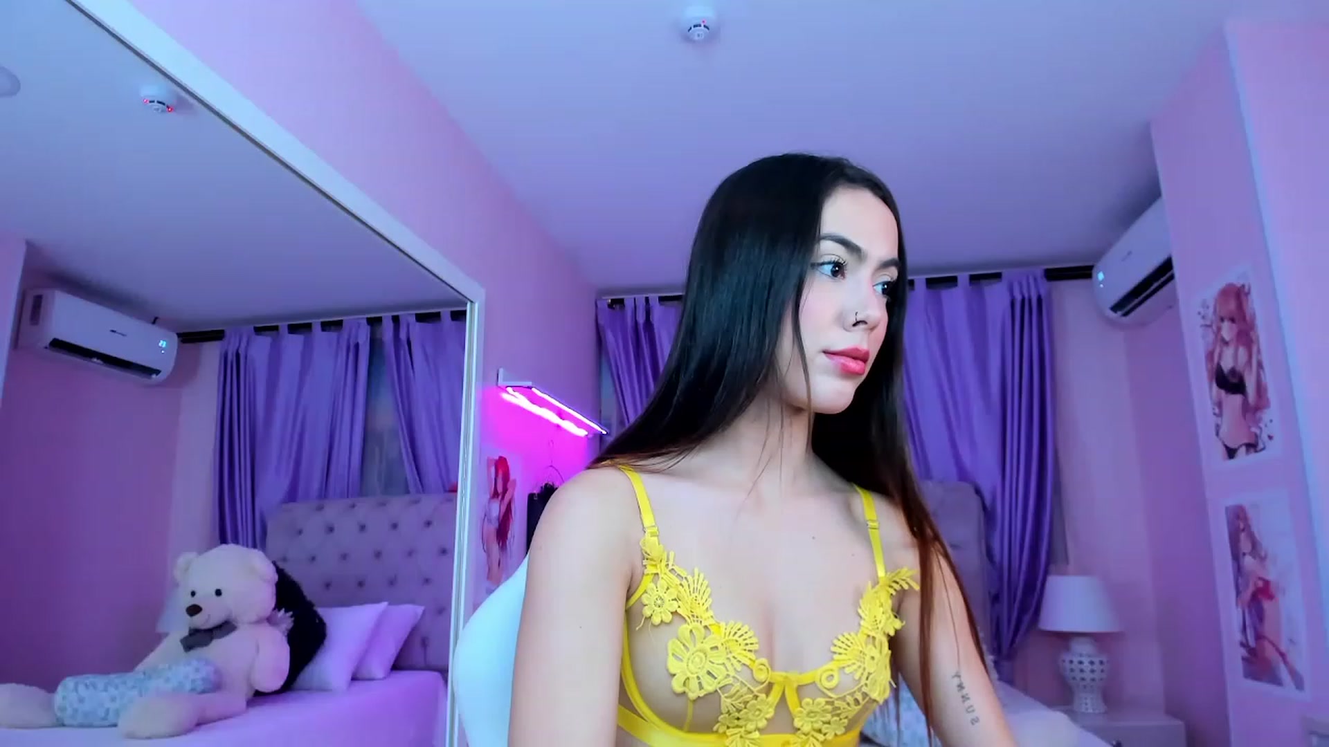 Gallery image thumbnail from Antonella_28_'s myfreecams stream on, 07/20/2023, 24:11 image 10 of 20