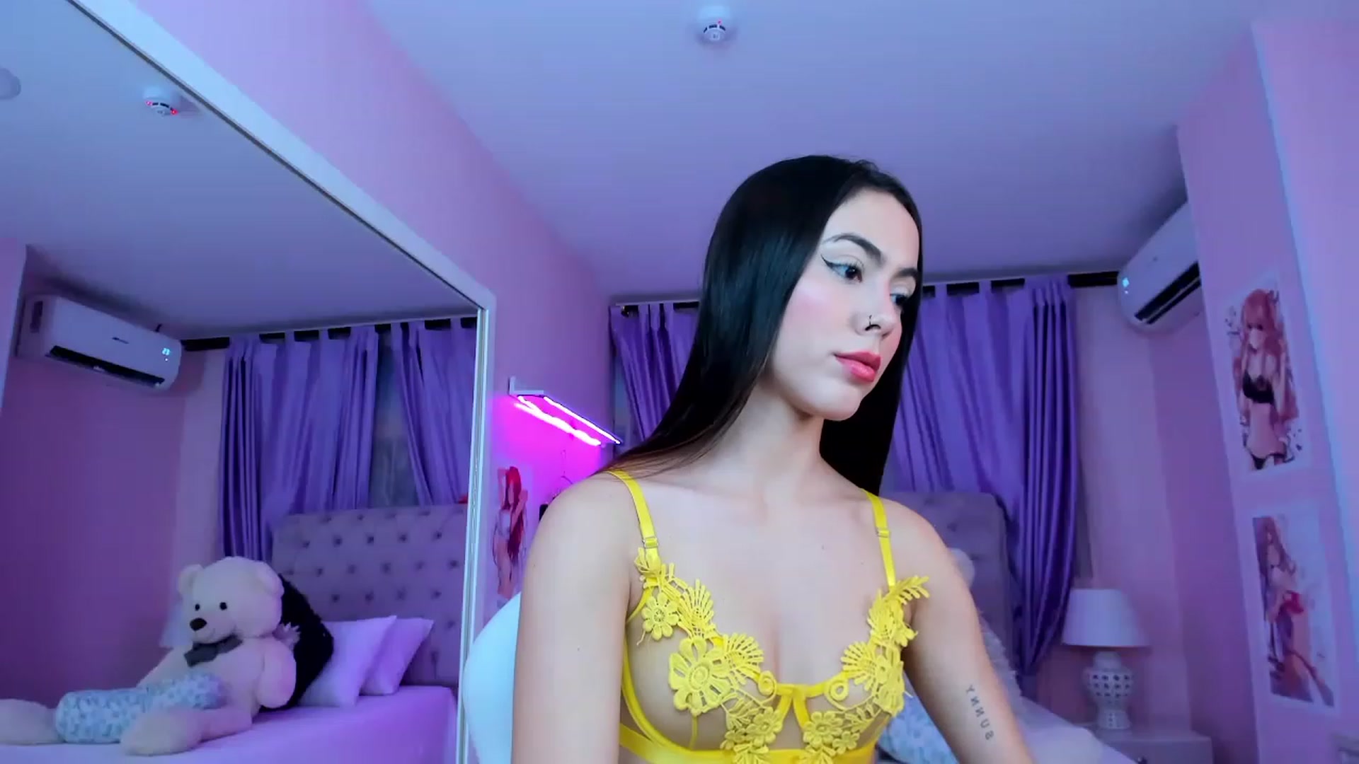 Gallery image thumbnail from Antonella_28_'s myfreecams stream on, 07/20/2023, 24:11 image 11 of 20