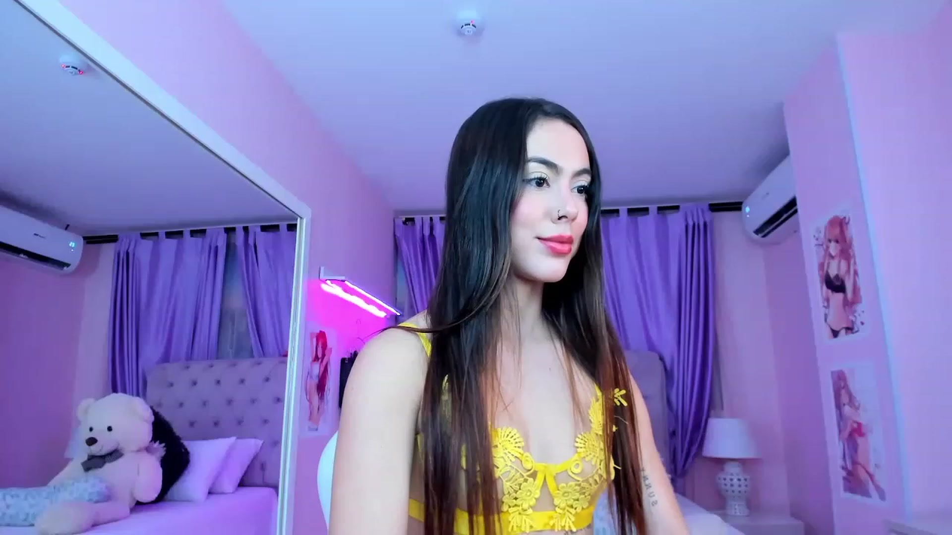 Gallery image thumbnail from Antonella_28_'s myfreecams stream on, 07/20/2023, 24:11 image 20 of 20