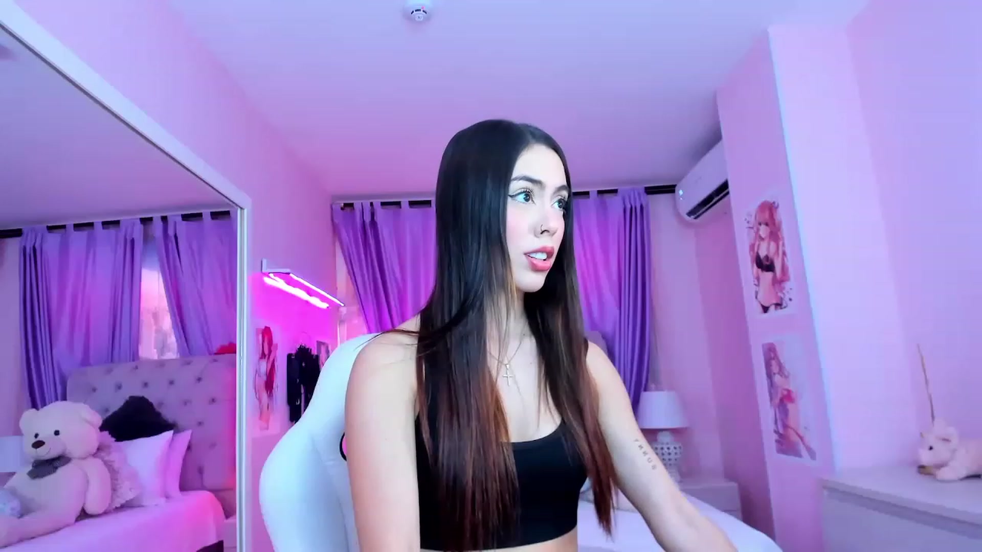 Gallery image thumbnail from Antonella_28_'s myfreecams stream on, 07/22/2023, 23:33 image 3 of 20