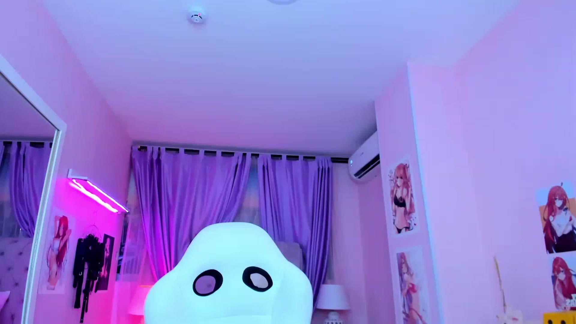 Gallery image thumbnail from Antonella_28_'s myfreecams stream on, 07/24/2023, 22:41 image 16 of 20