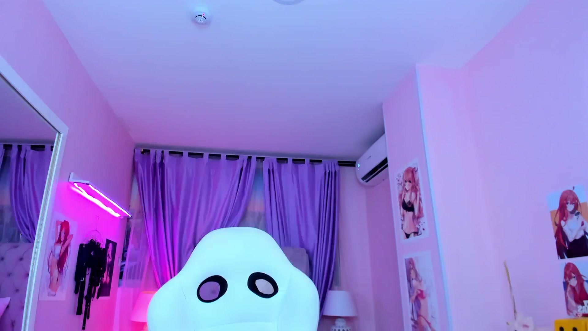 Gallery image thumbnail from Antonella_28_'s myfreecams stream on, 07/24/2023, 22:41 image 17 of 20