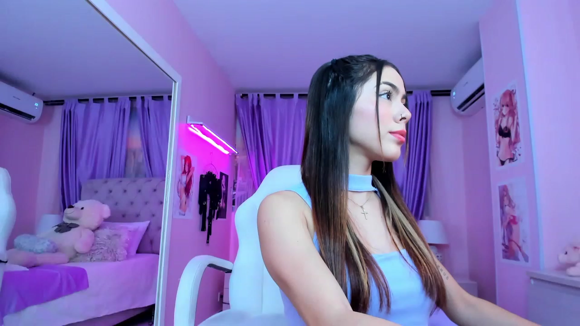 Gallery image thumbnail from Antonella_28_'s myfreecams stream on, 07/25/2023, 22:52 image 12 of 20