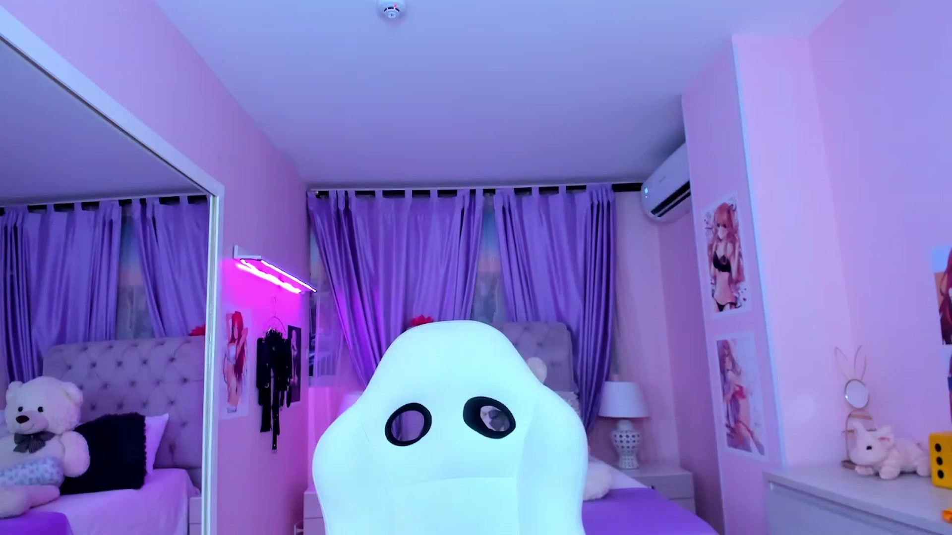 Gallery image thumbnail from Antonella_28_'s myfreecams stream on, 07/26/2023, 22:54 image 10 of 20