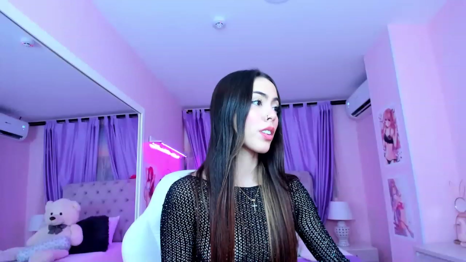 Gallery image thumbnail from Antonella_28_'s myfreecams stream on, 07/26/2023, 22:54 image 18 of 20