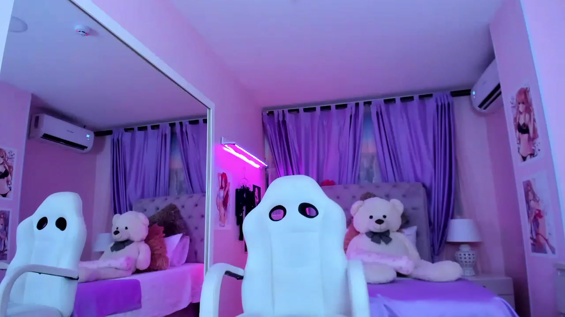 Gallery image thumbnail from Antonella_28_'s myfreecams stream on, 07/29/2023, 22:04 image 15 of 20