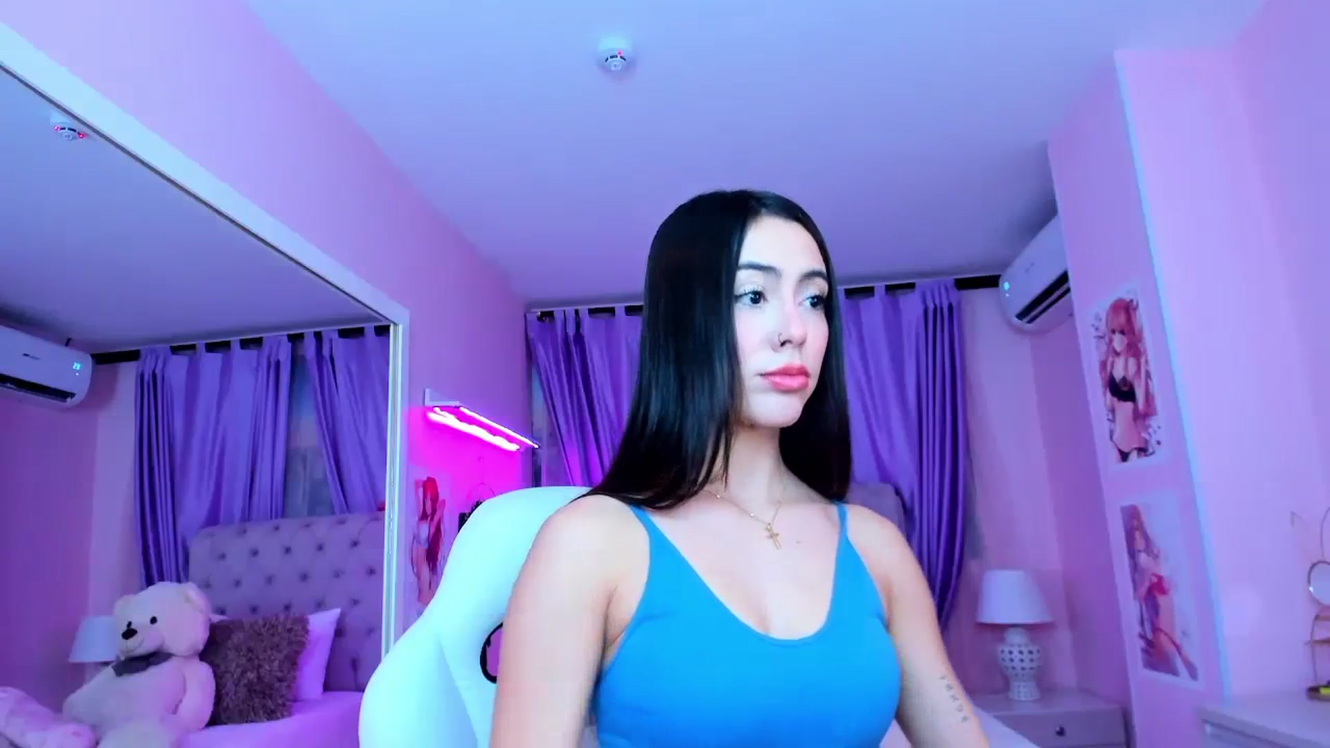 Gallery image thumbnail from Antonella_28_'s myfreecams stream on, 08/02/2023, 22:50 image 16 of 20
