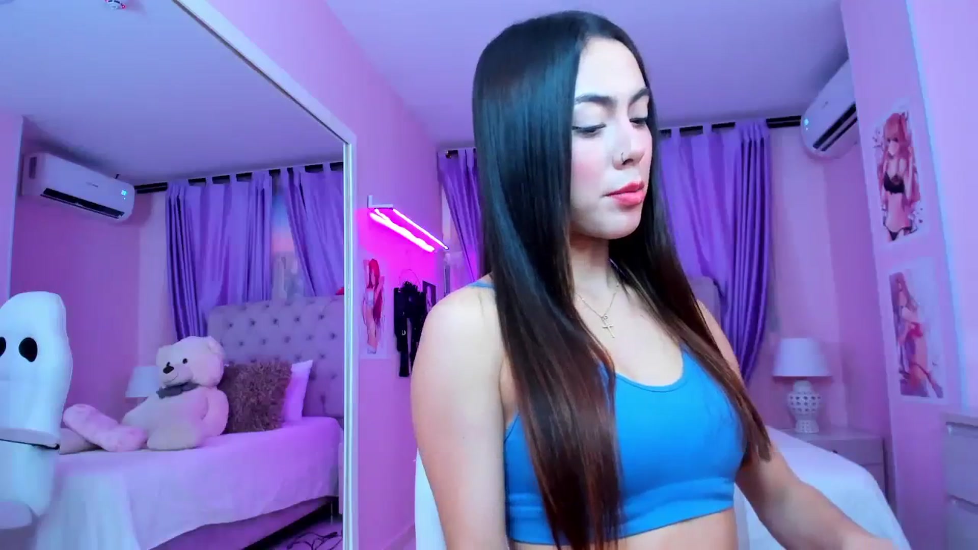 Gallery image thumbnail from Antonella_28_'s myfreecams stream on, 08/02/2023, 22:50 image 2 of 20