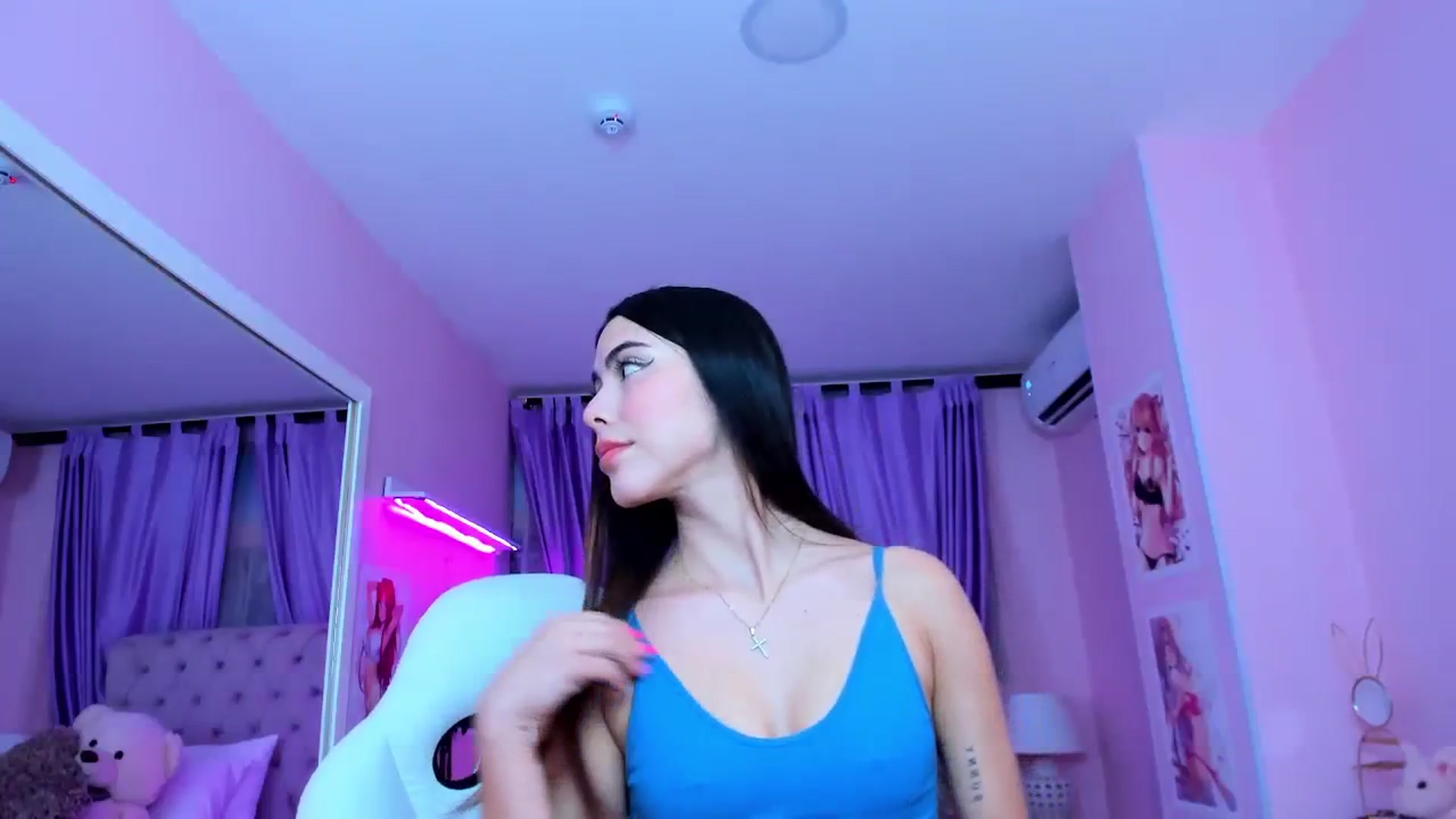 Gallery image thumbnail from Antonella_28_'s myfreecams stream on, 08/02/2023, 23:29 image 16 of 20