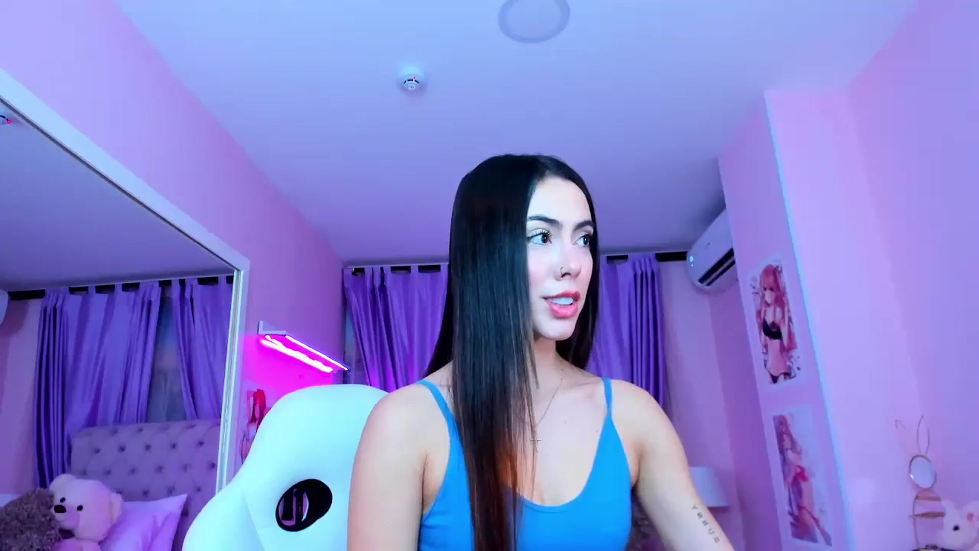 Gallery image thumbnail from Antonella_28_'s myfreecams stream on, 08/02/2023, 23:29 image 10 of 20
