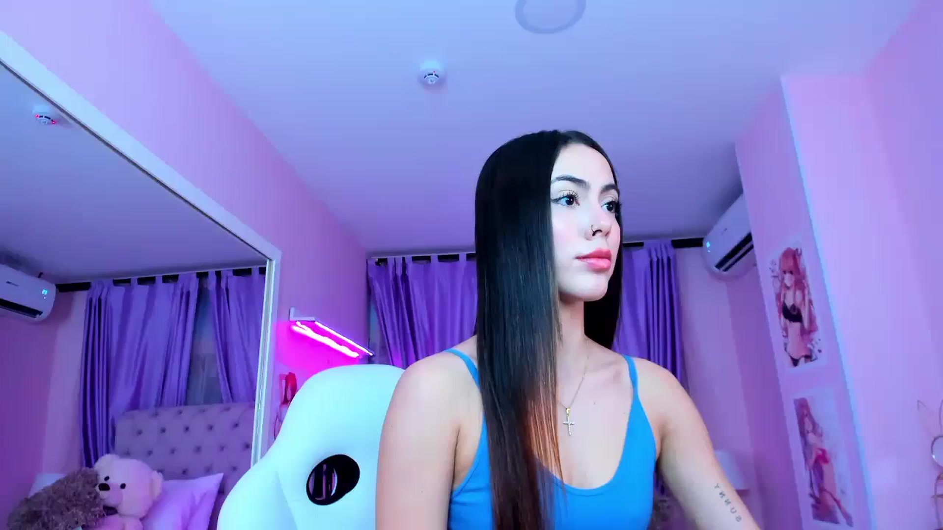 Gallery image thumbnail from Antonella_28_'s myfreecams stream on, 08/02/2023, 23:29 image 1 of 20