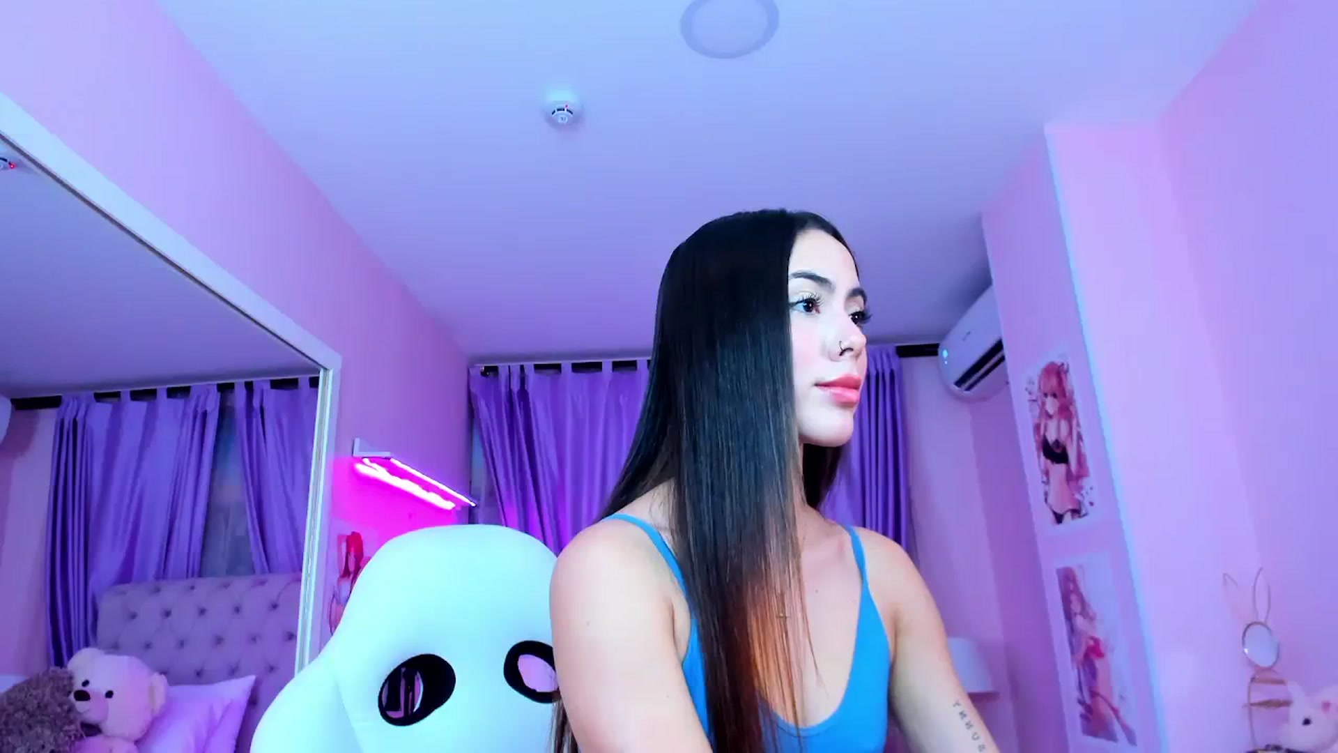 Gallery image thumbnail from Antonella_28_'s myfreecams stream on, 08/02/2023, 23:29 image 12 of 20