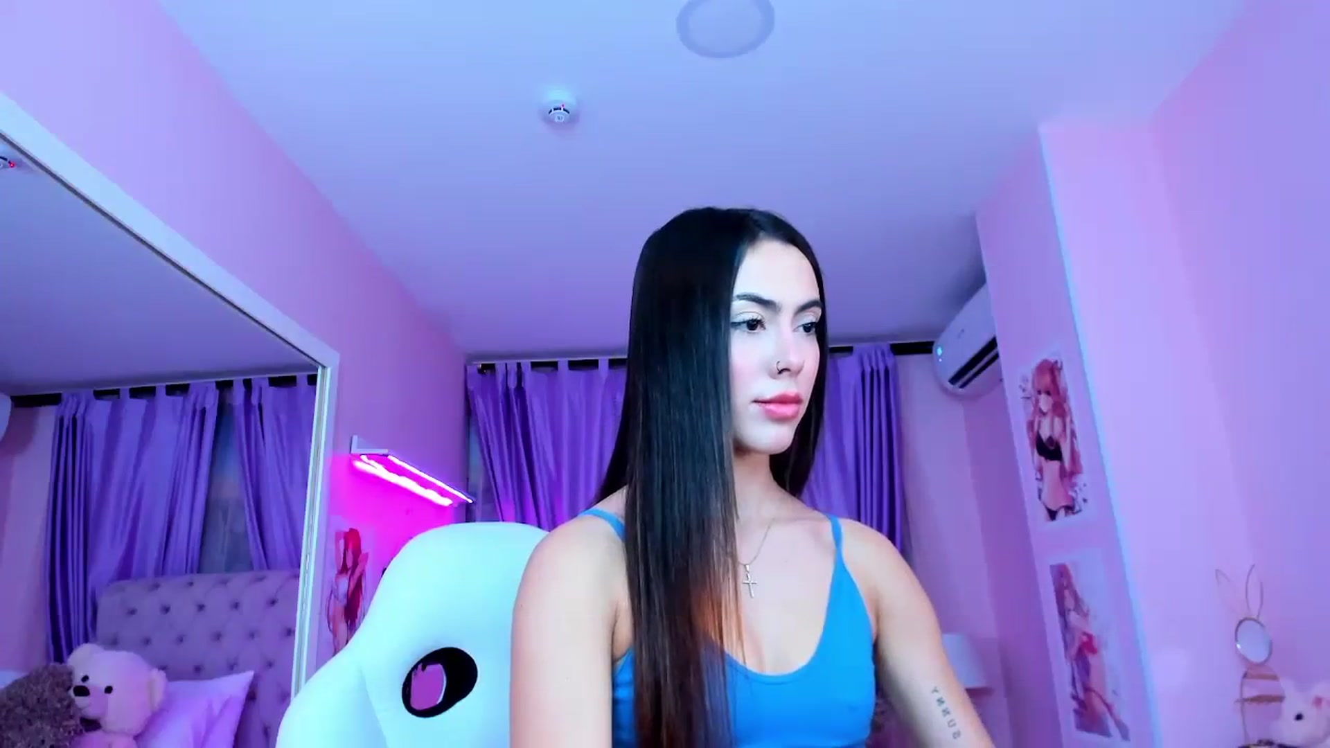 Gallery image thumbnail from Antonella_28_'s myfreecams stream on, 08/02/2023, 23:29 image 14 of 20