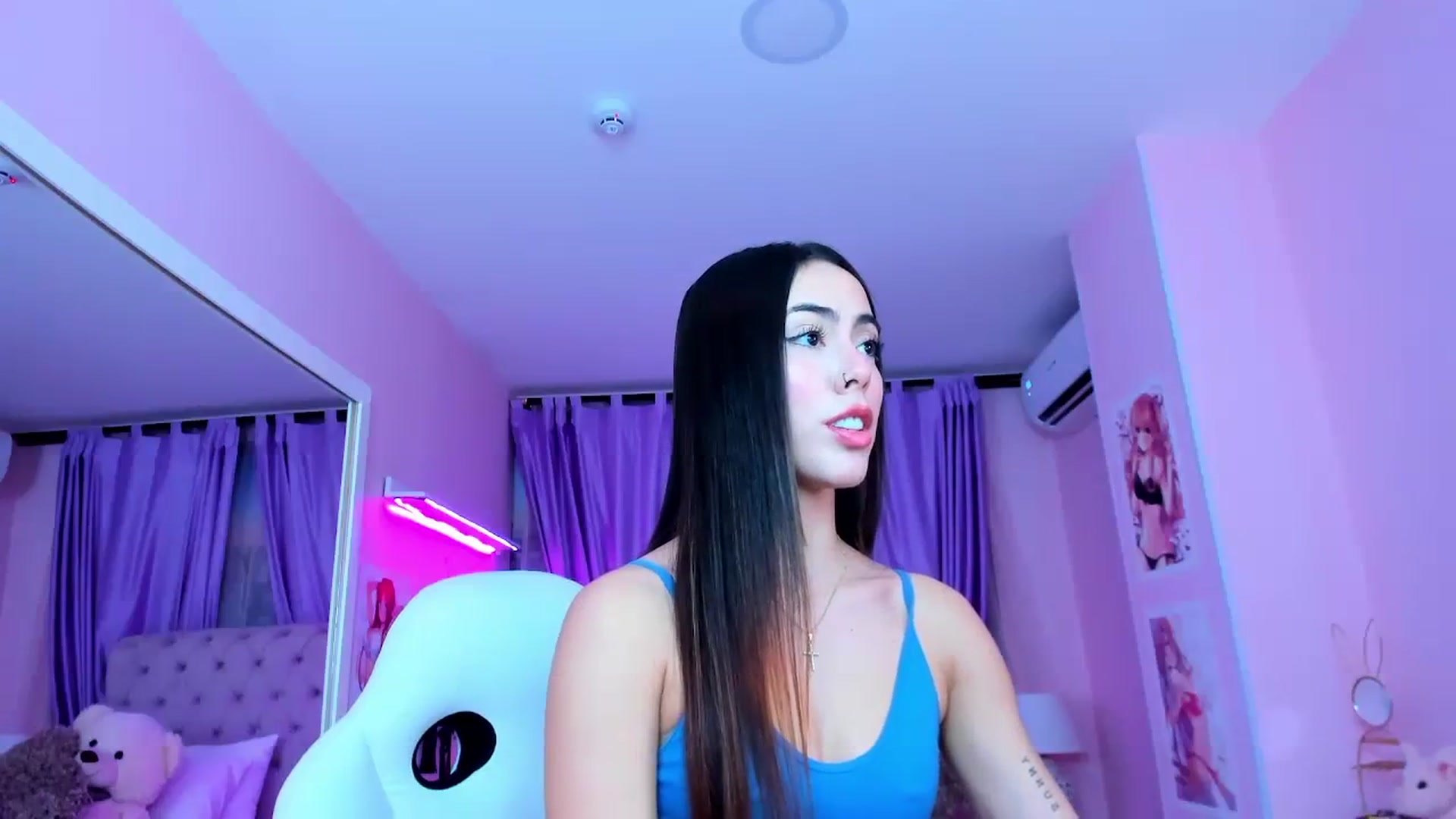 Gallery image thumbnail from Antonella_28_'s myfreecams stream on, 08/02/2023, 23:29 image 13 of 20