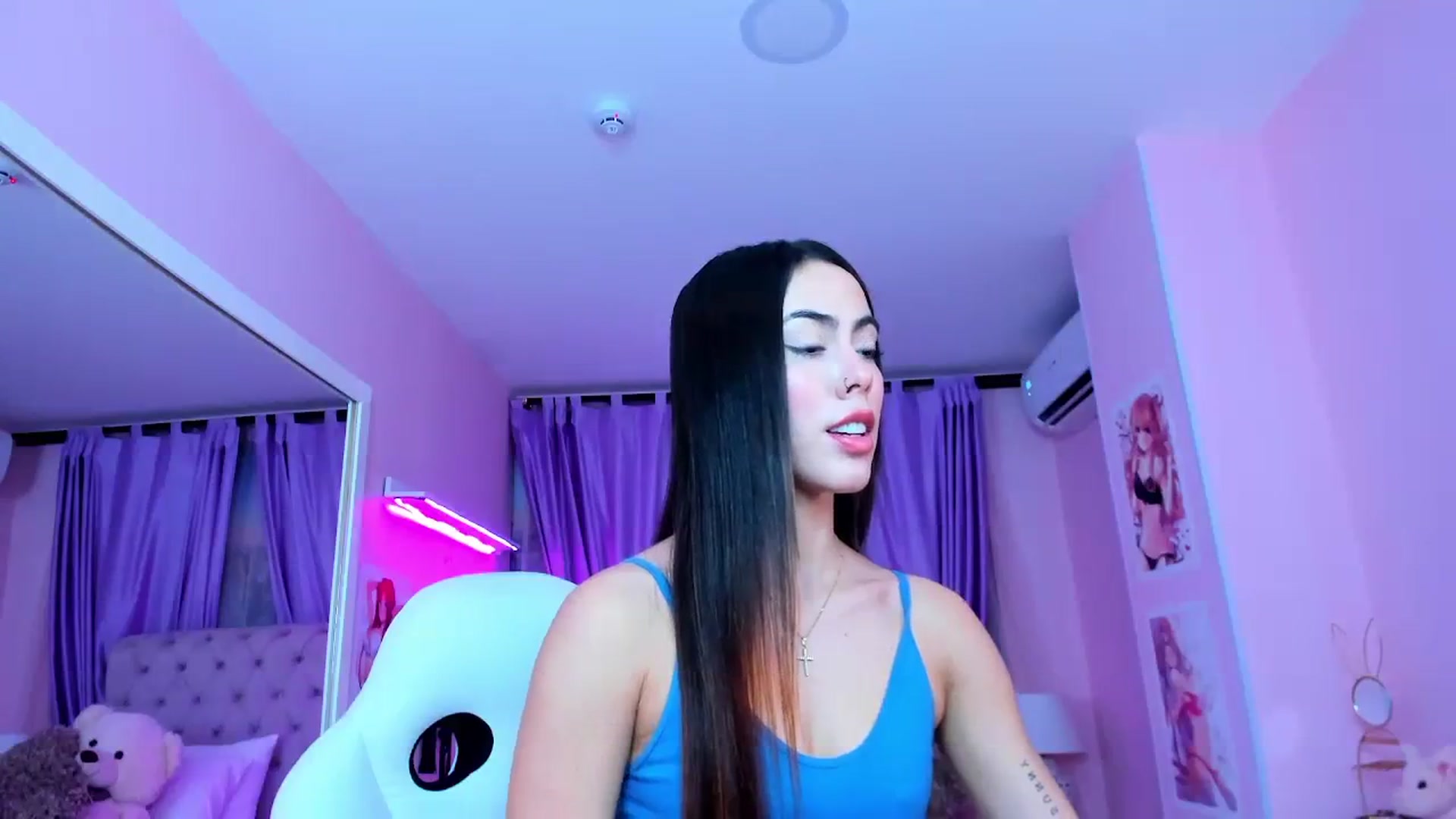 Gallery image thumbnail from Antonella_28_'s myfreecams stream on, 08/02/2023, 23:29 image 6 of 20