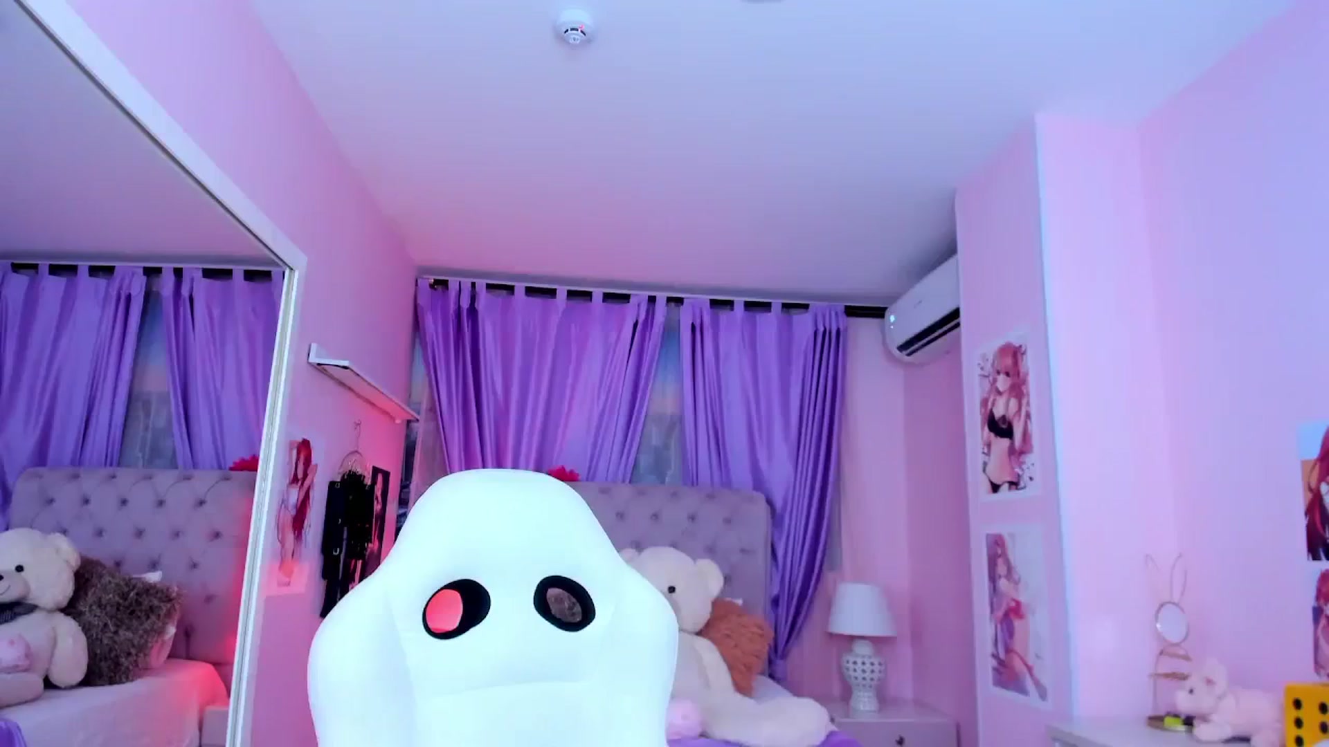 Gallery image thumbnail from Antonella_28_'s myfreecams stream on, 08/04/2023, 23:21 image 15 of 20