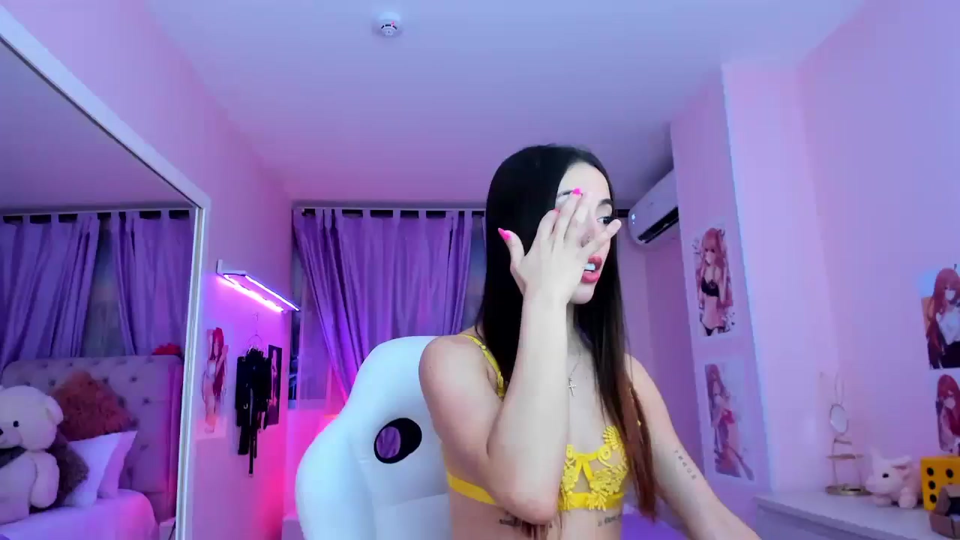 Gallery image thumbnail from Antonella_28_'s myfreecams stream on, 08/10/2023, 23:52 image 2 of 20