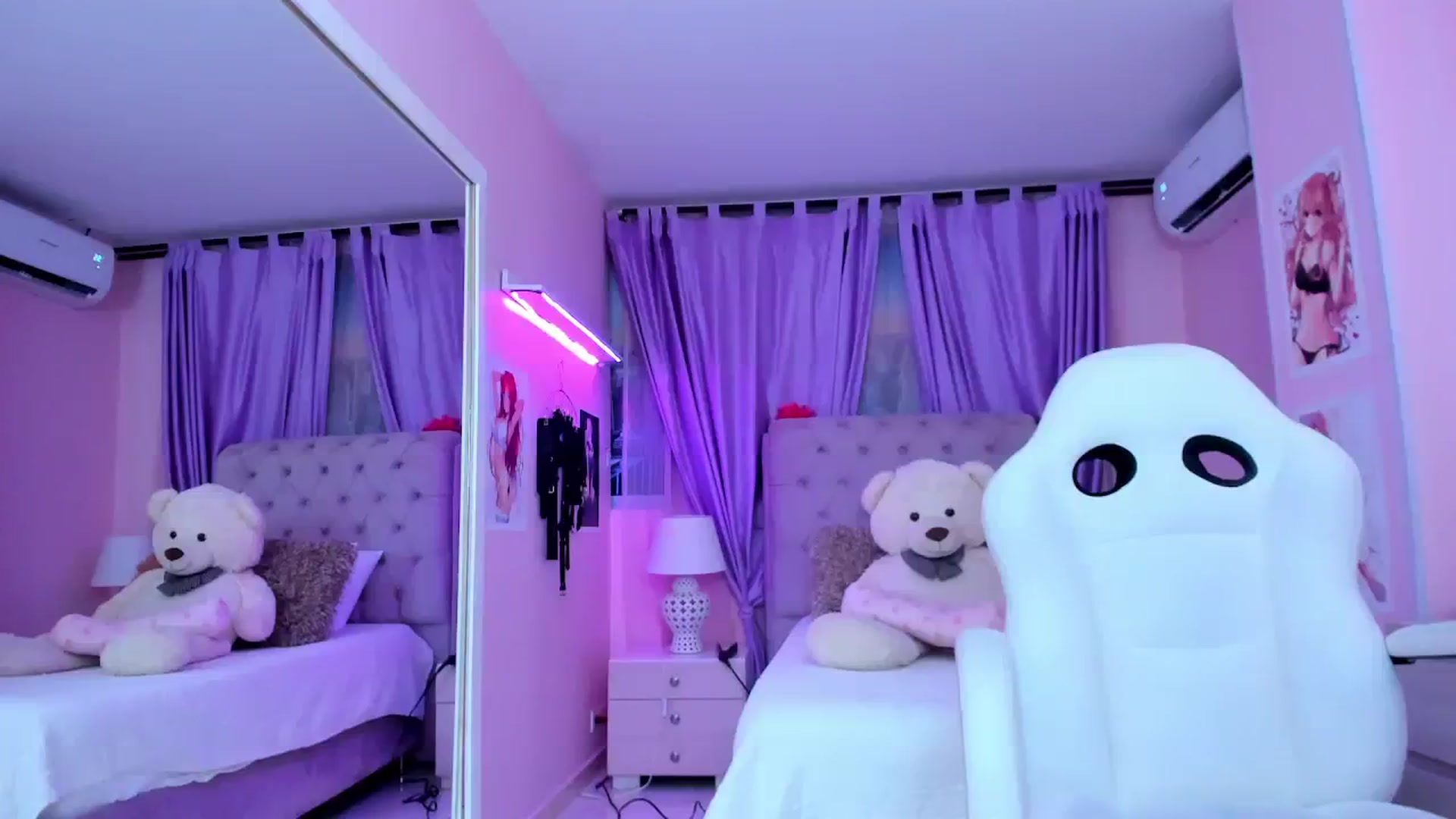 Gallery image thumbnail from Antonella_28_'s myfreecams stream on, 08/12/2023, 23:49 image 1 of 20