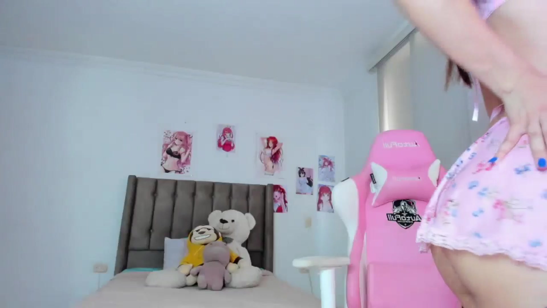 Gallery image thumbnail from Antonella_28_'s myfreecams stream on, 05/06/2024, 19:47 image 17 of 20