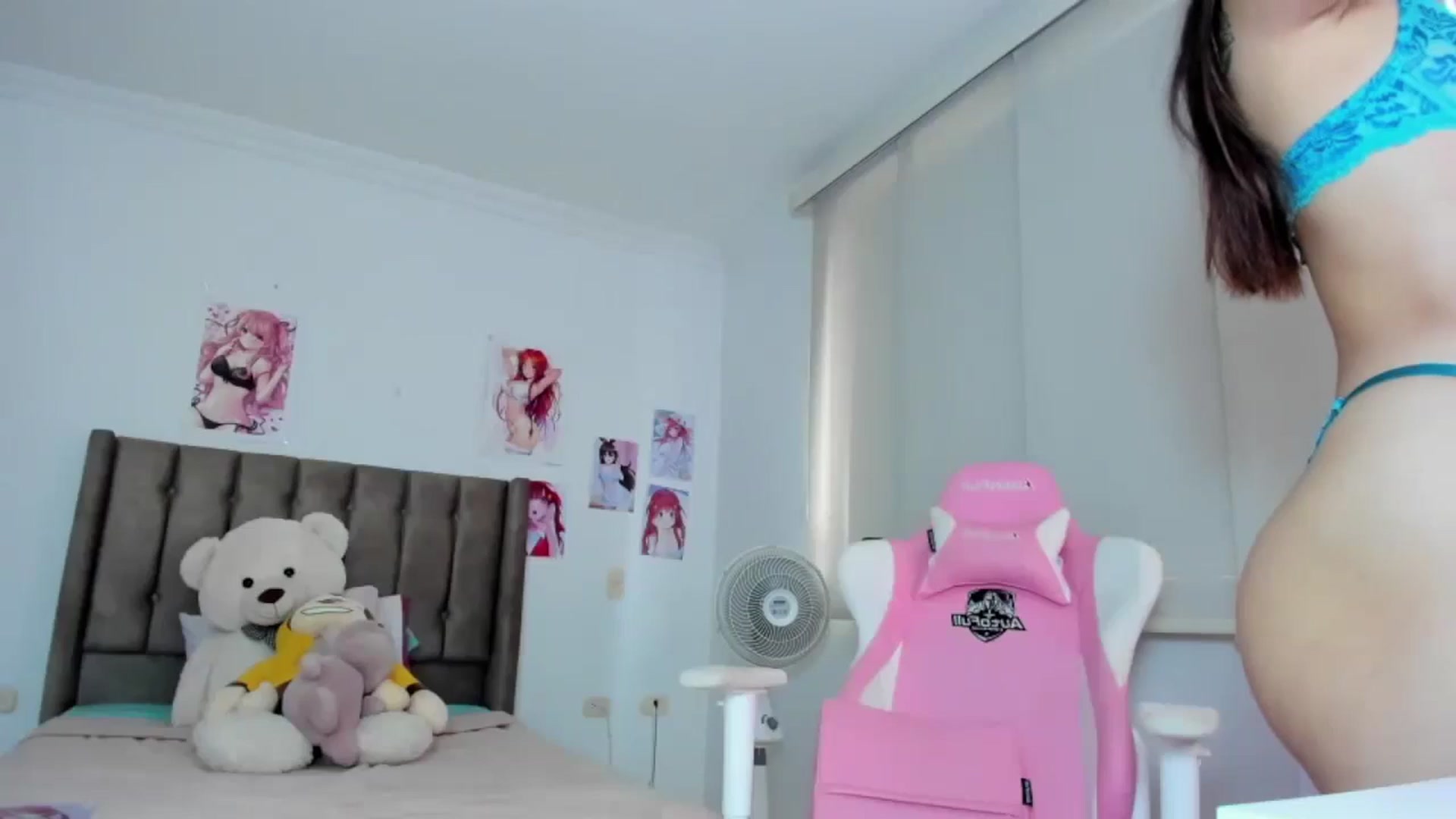 Gallery image thumbnail from Antonella_28_'s myfreecams stream on, 05/07/2024, 20:17 image 17 of 20